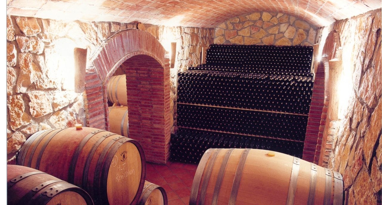 L'interior del celler de la família Piñol