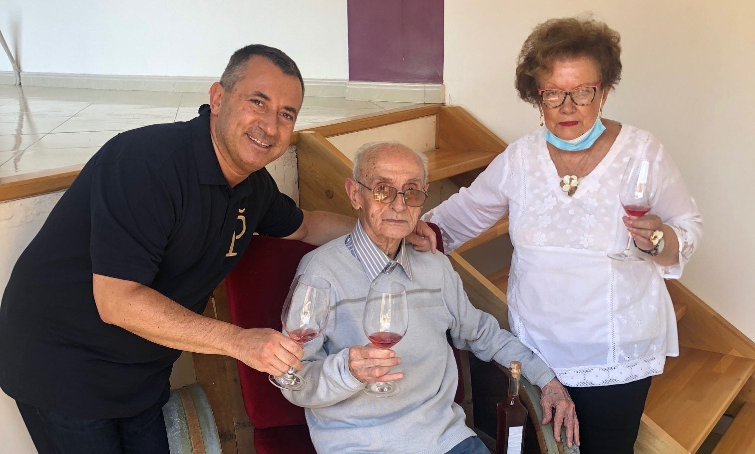 Juanjo Galcerà, Joan Piñol i Josefina Piñol celebrant els 104 anys del fundador del negoci familiar | Celler Piñol