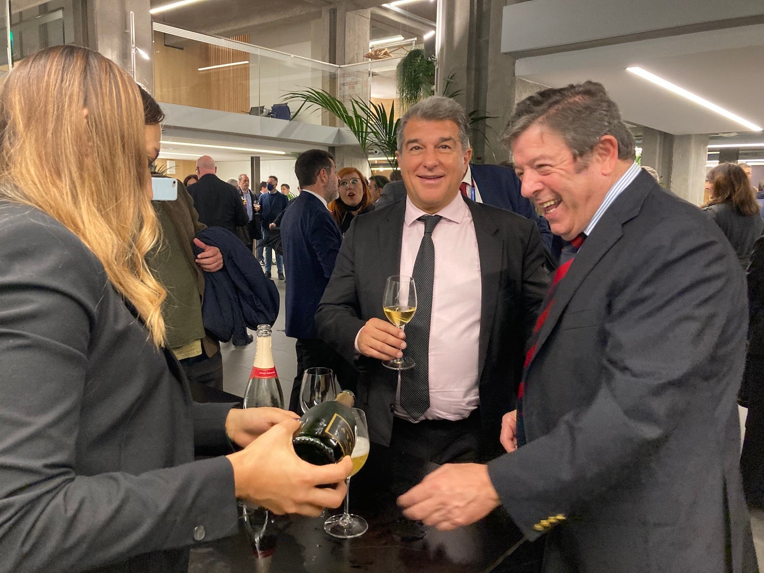 El president Joan Laporta, amb els Premis Vinari | E.V.