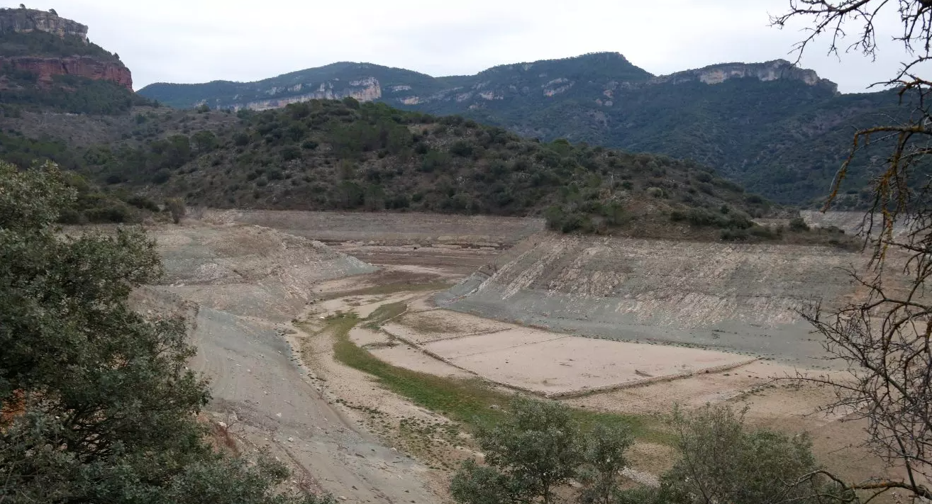 El pantà de Siurana completament buit fa pocs mesos | ACN