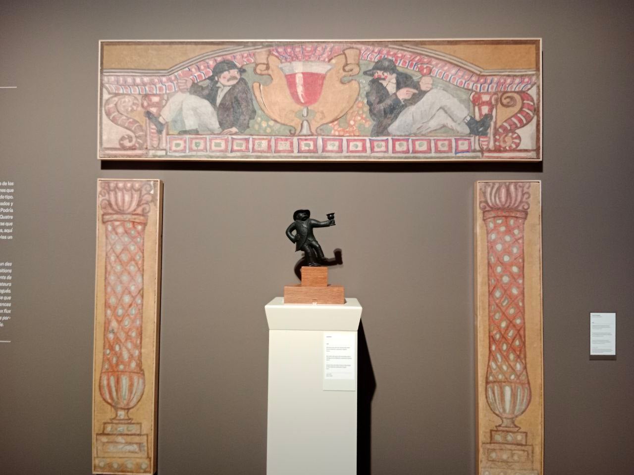 La sala, si bien pequeña, contiene muchos elementos de la decoración original de la bodega, de un gran valor artístico e histórico | A.S.