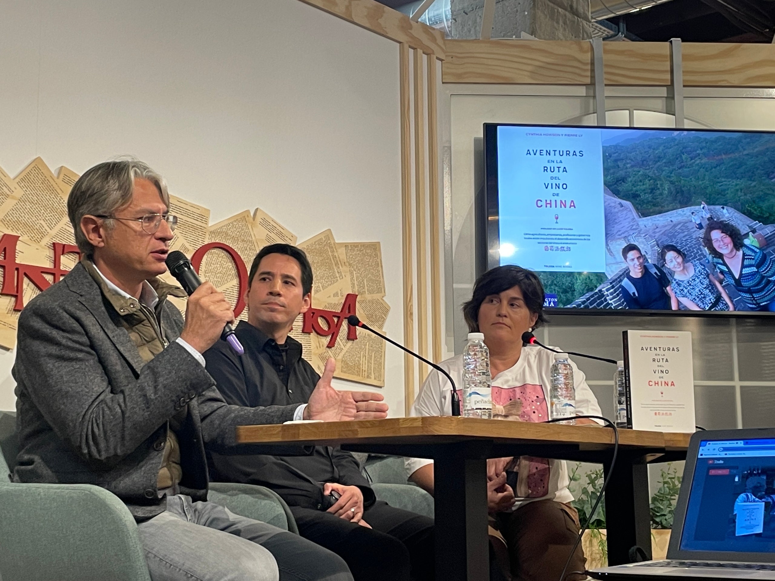 Lluís Tolosa i Pierre Ly a la llibreria riojana Santos Ochoa | Foto: Lluís Tolosa 