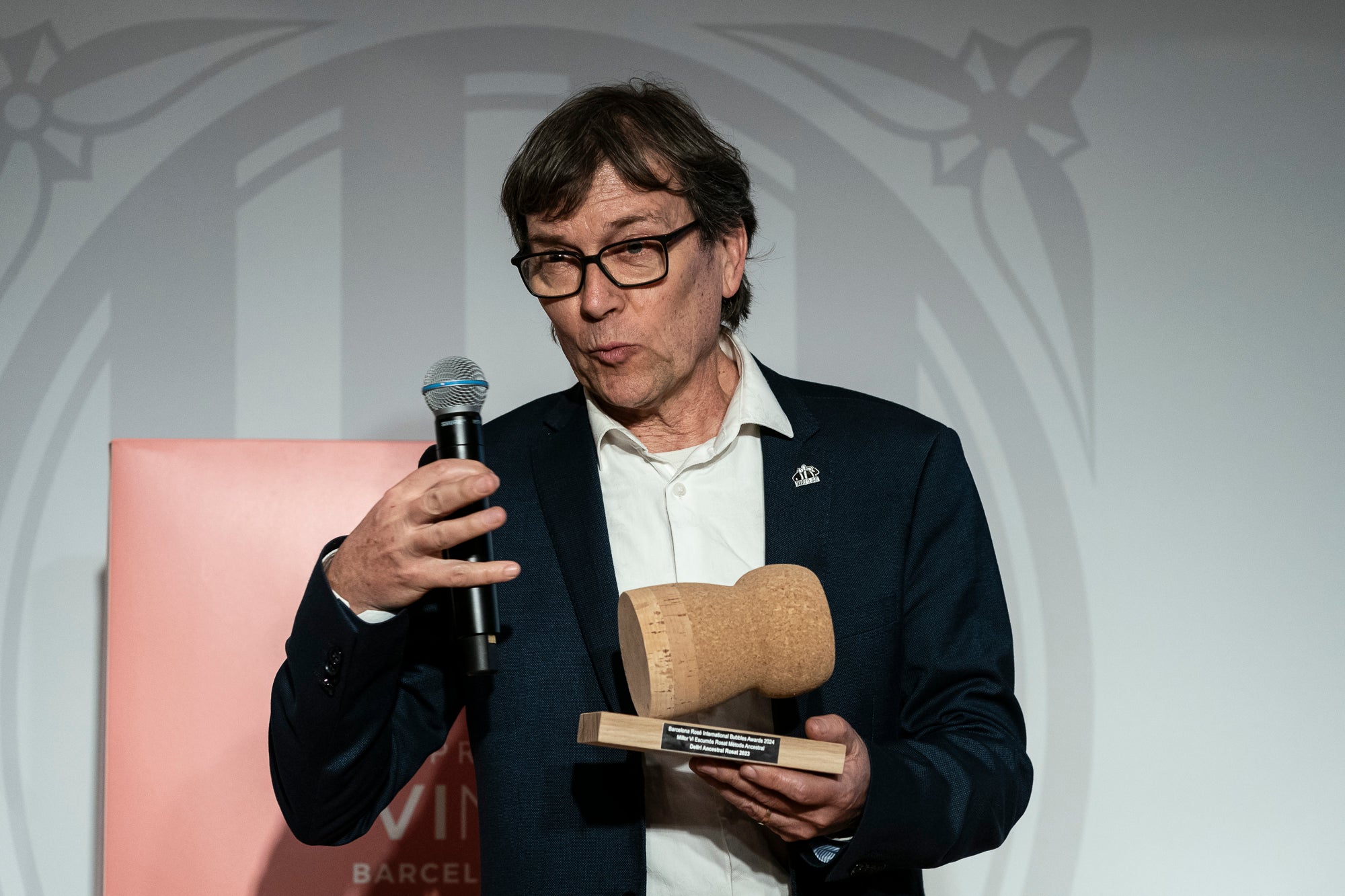 Jaume Tauler, propietari de Prosuber 2000, autors dels guardons fets amb suro
