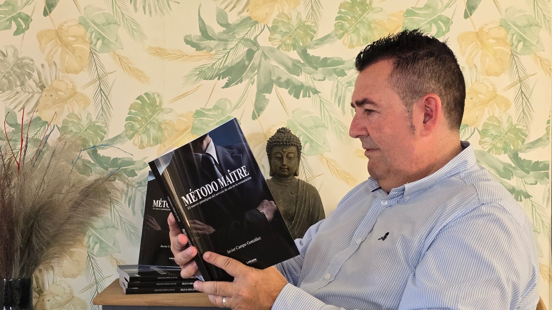 Javier Campo, amb la seua última novetat editorial | cedida 