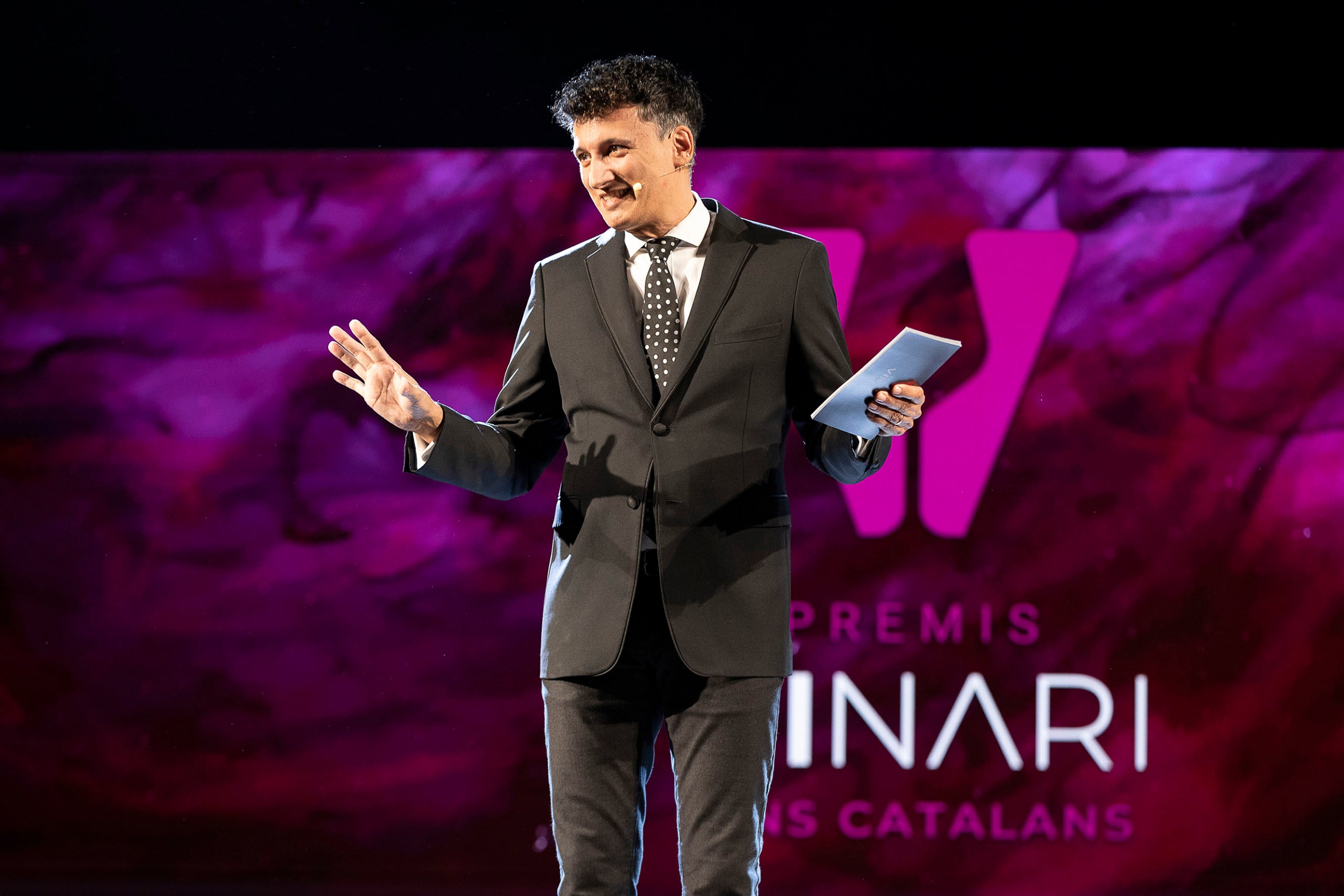 Presentador de la Gala, Mag Lari 