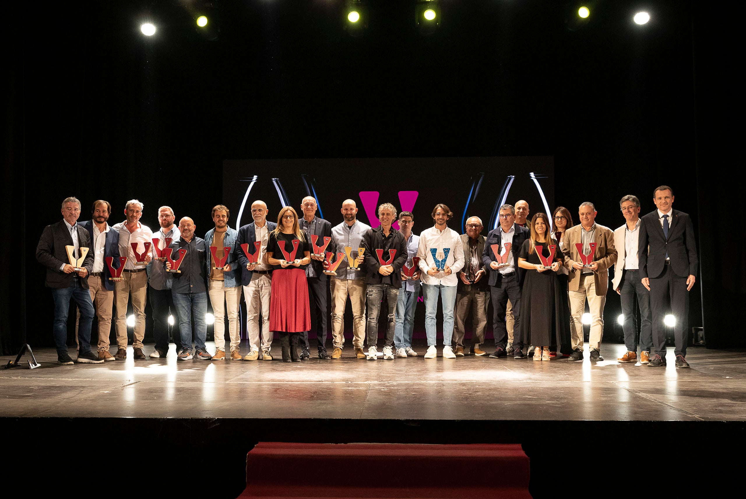 Foto de família dels Grans Or dels Premis Vinari 2024