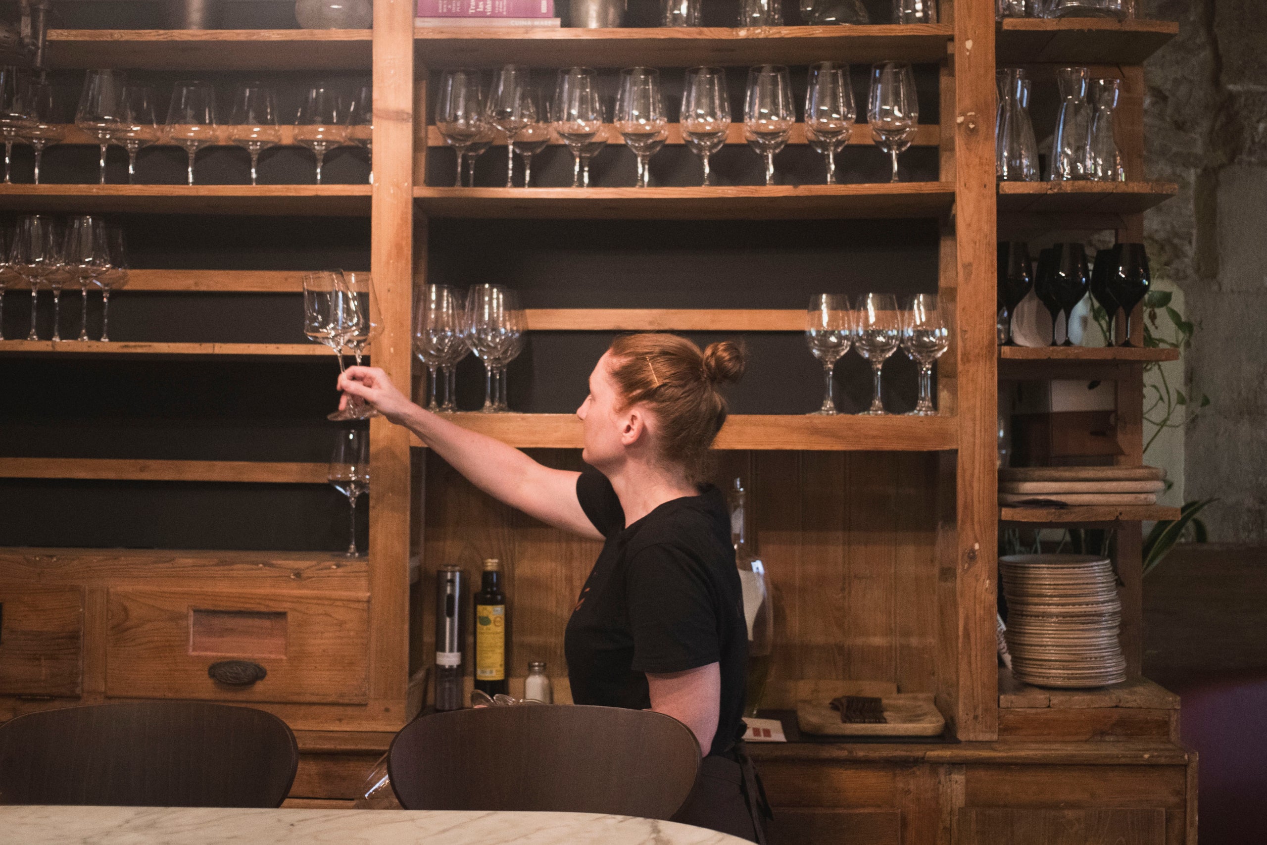Audrey Doré, sumiller y directora del bar de Viins, tapas y platillos de los hermanos Roca / Jordi Gatell; Cordegat