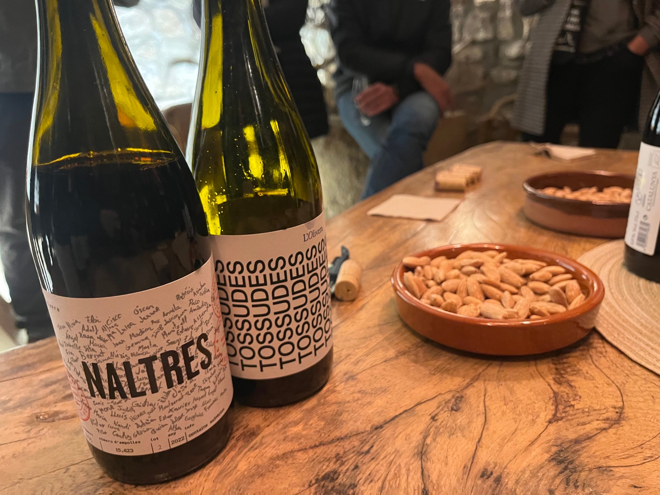 El Naltres i el Tossudes, vins negres de L'Olivera, al 'Vins entre pedres' de Guimerà / S.B.