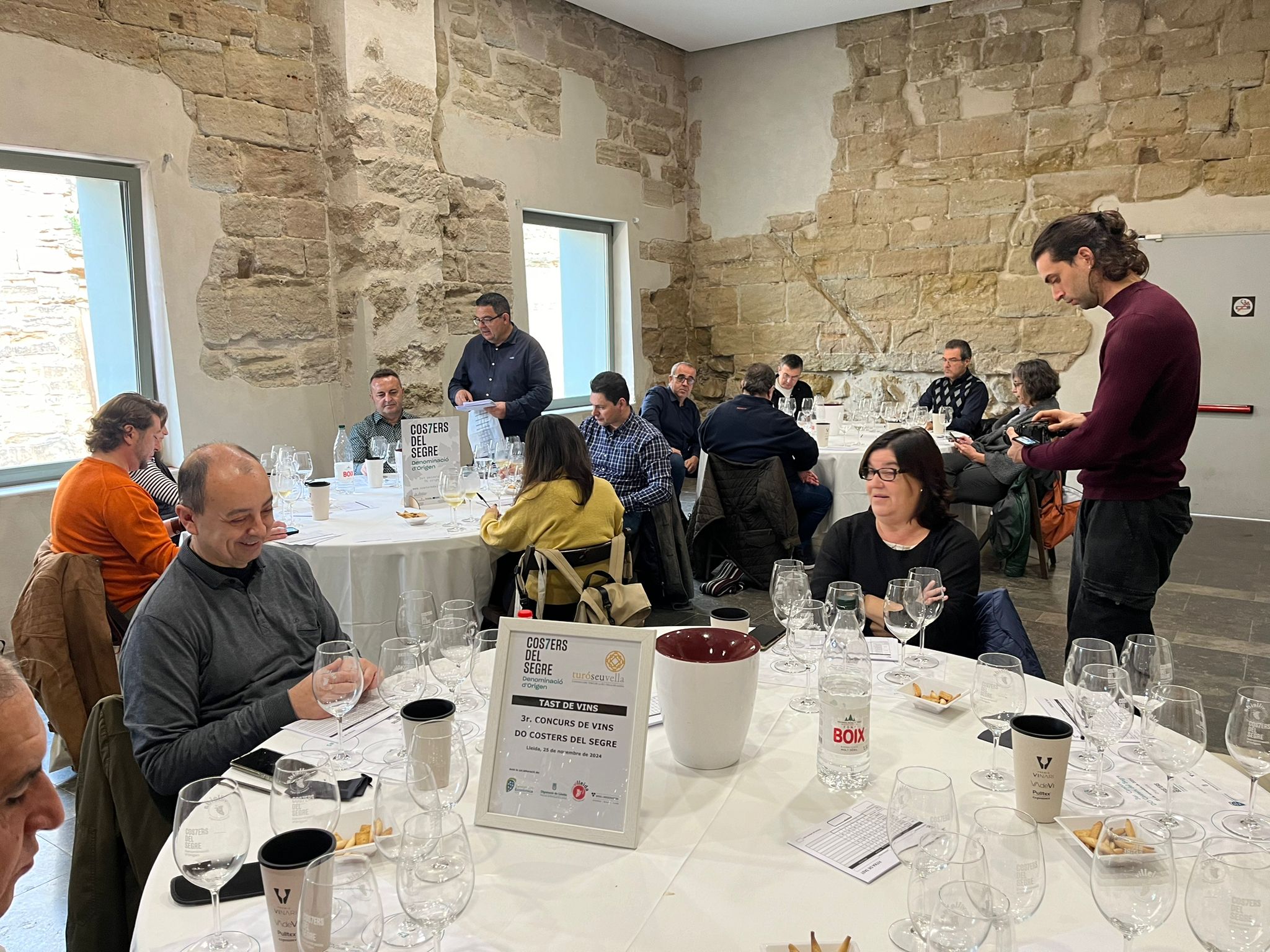 Imagen de la cata del jurado del 3er Concurso de Vinos de la DO Costers del Segre / Z.T.