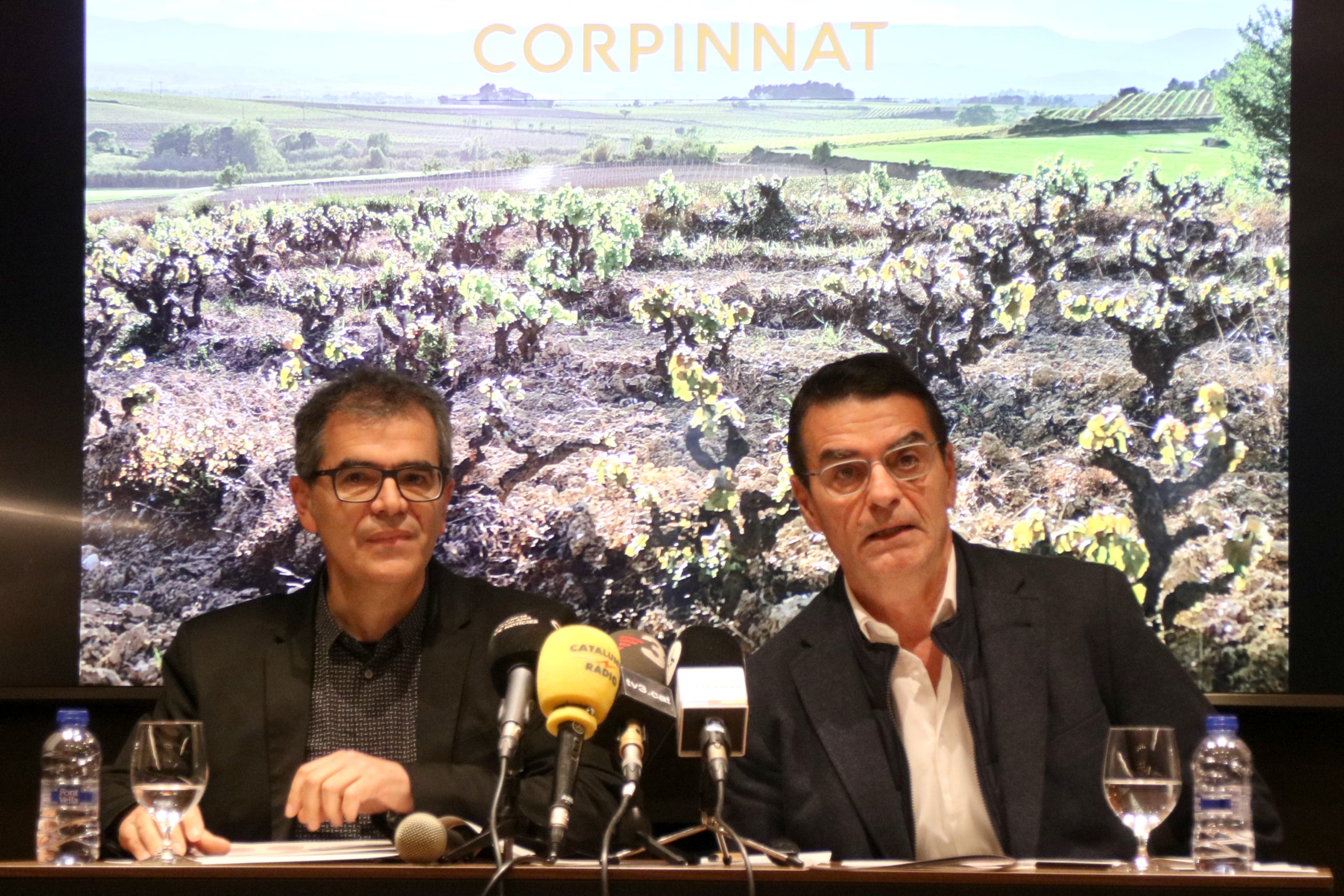 El presidente de Corpinnat, Ton Mata, y el vicepresidente, Xavier Nadal, durante la rueda de prensa de presentación de resultados / ACN (Albert Hernàndez)