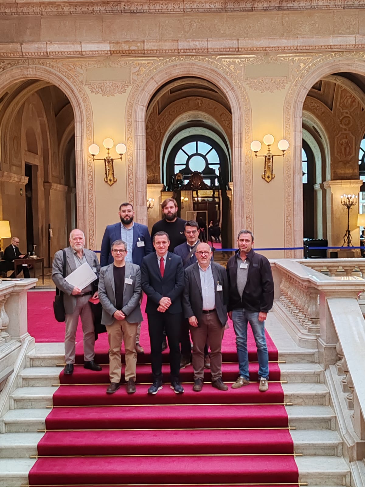 Imagen de los representantes de Corpinnat con el consejero de Agricultura, Òscar Ordeig y el director general del INCAVI, Joan Gené / Cedida