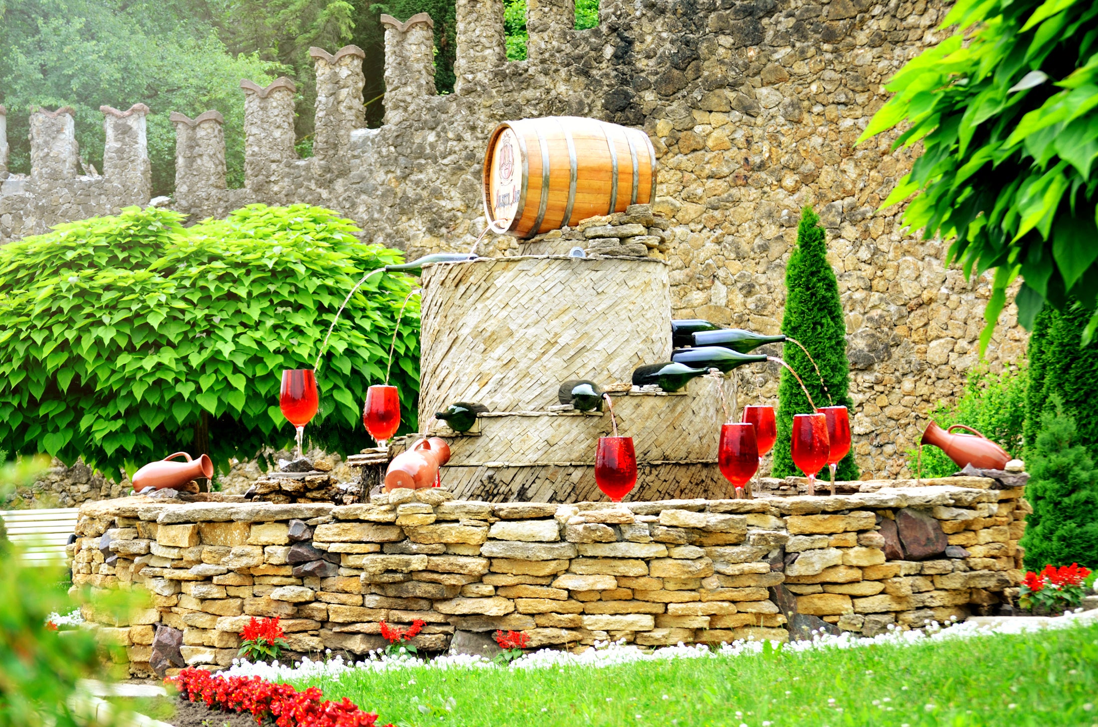 Imagen de las fuentes que vierten vino de la bodega Milestii Mici, en Moldavia / Milestii Mici (página web)