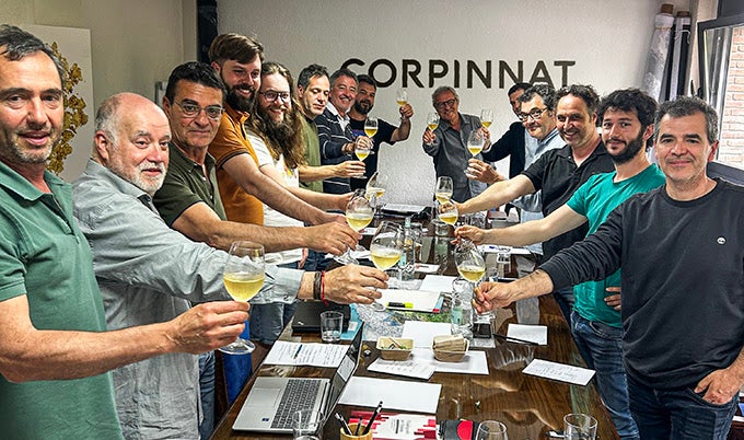 Brindis de la nova junta directiva de Corpinnat / Cedida