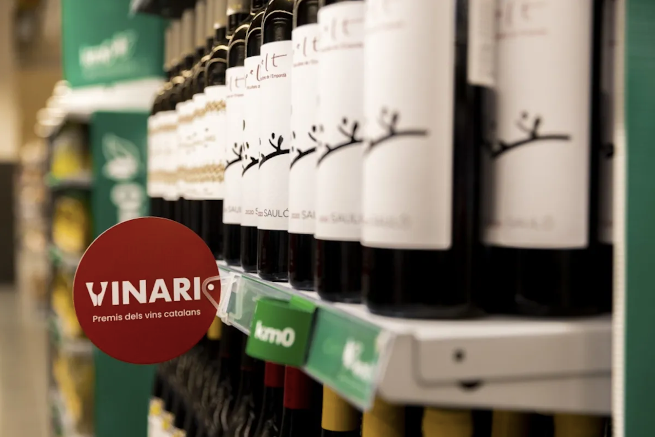 Imatge d'una de les etiquetes de Bon Preu que identifiquen els vins guanyadors dels Premis Vinari / Cedida