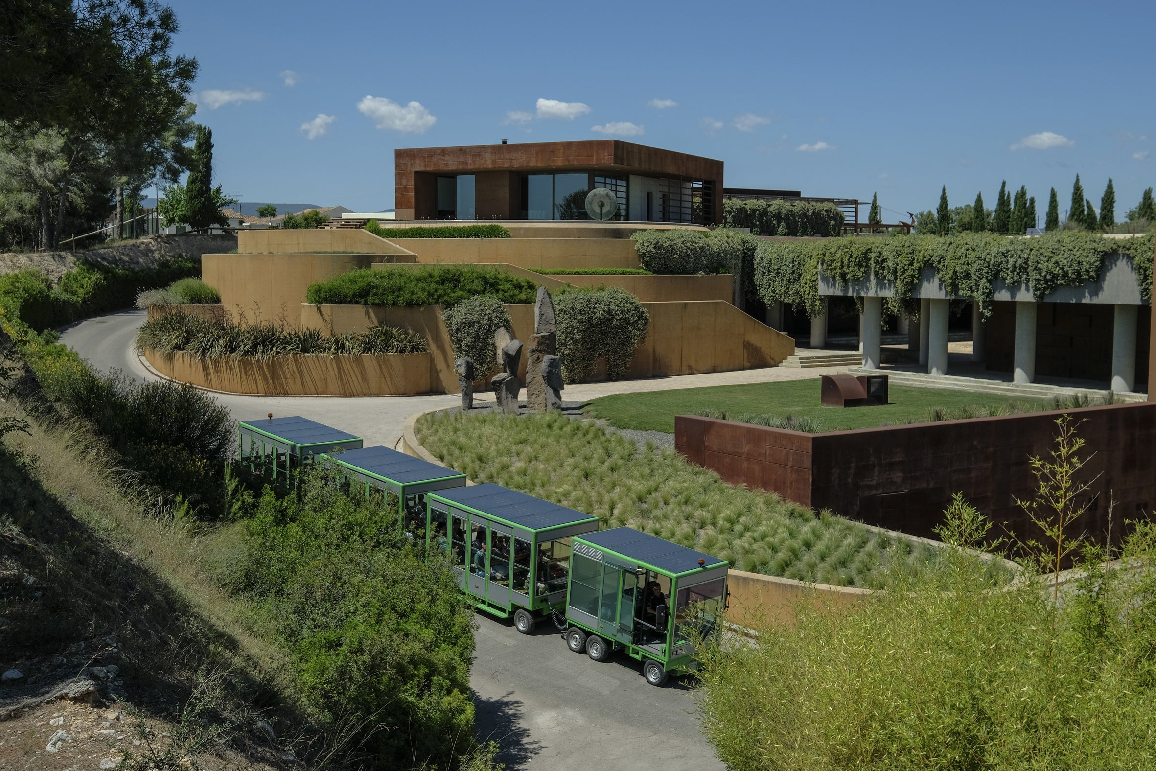 Imagen de la bodega Waltraud, de la Família Torres / Cedida
