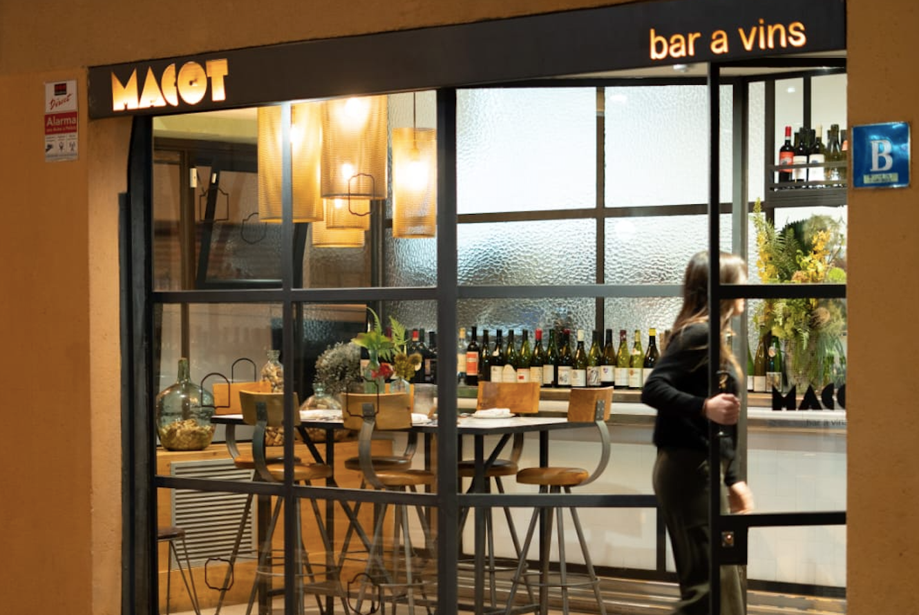 Imatge de l'exterior del 'wine bar' del barri de Sants de Barcelona, Macot / Cedida