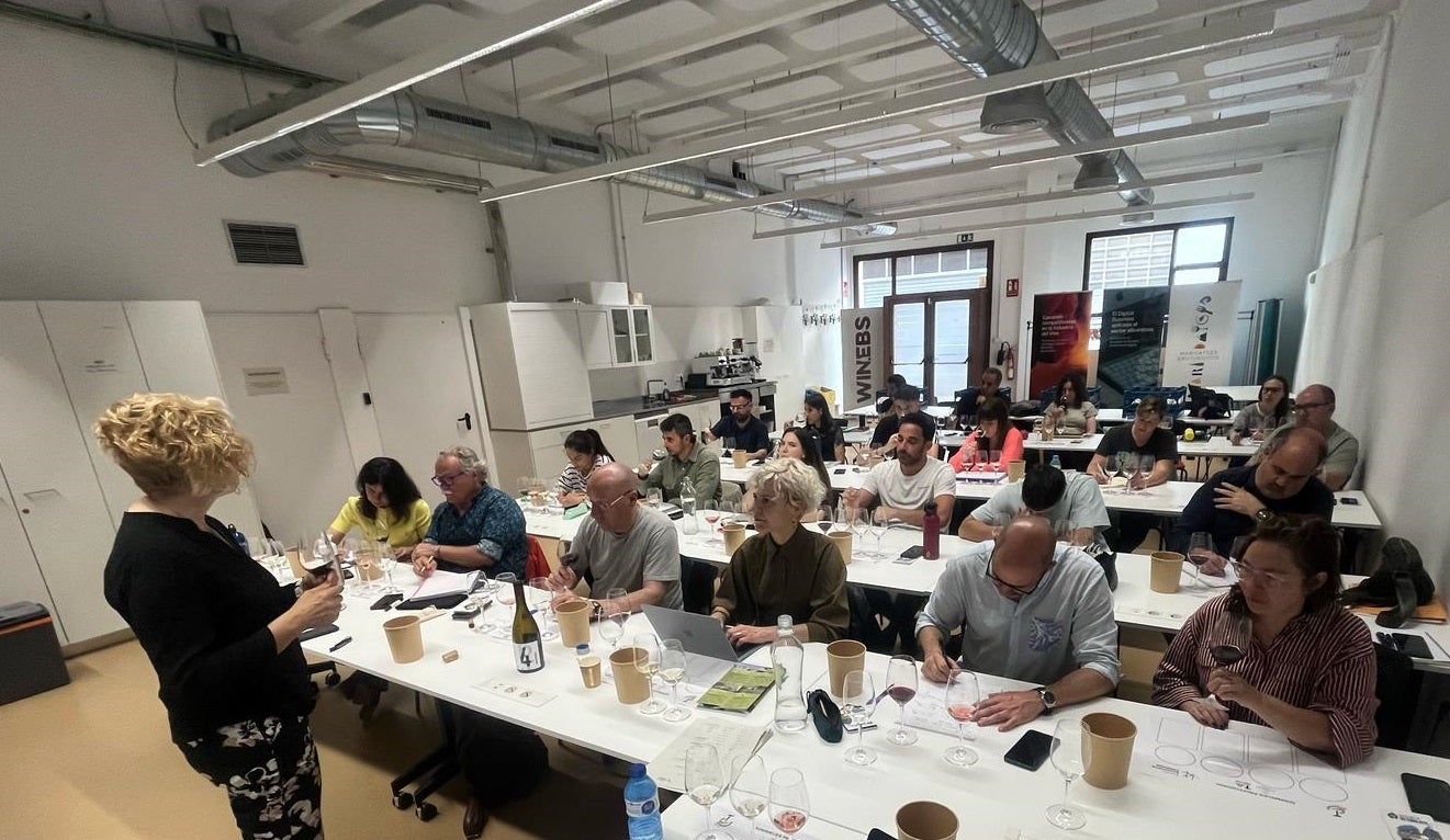 Classe impartida per la sommelier Anna Casabona a la sala de tast de l'Escola d'Enoturisme de Catalunya / Cedida
