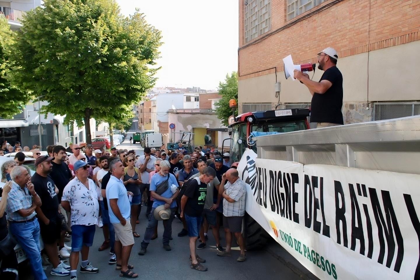Tractors arribant al punt de concentració 

| Àlex Recolons (ACN)