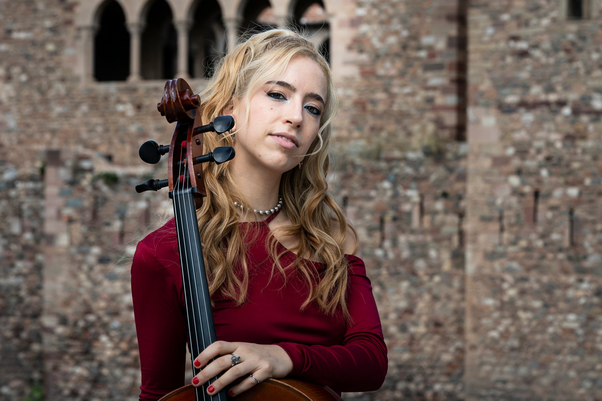 Núria Conangla, artista polifacètica i multiinstrumentista que actuarà a la 13a gala dels Premis Vinari | Mireia Comas