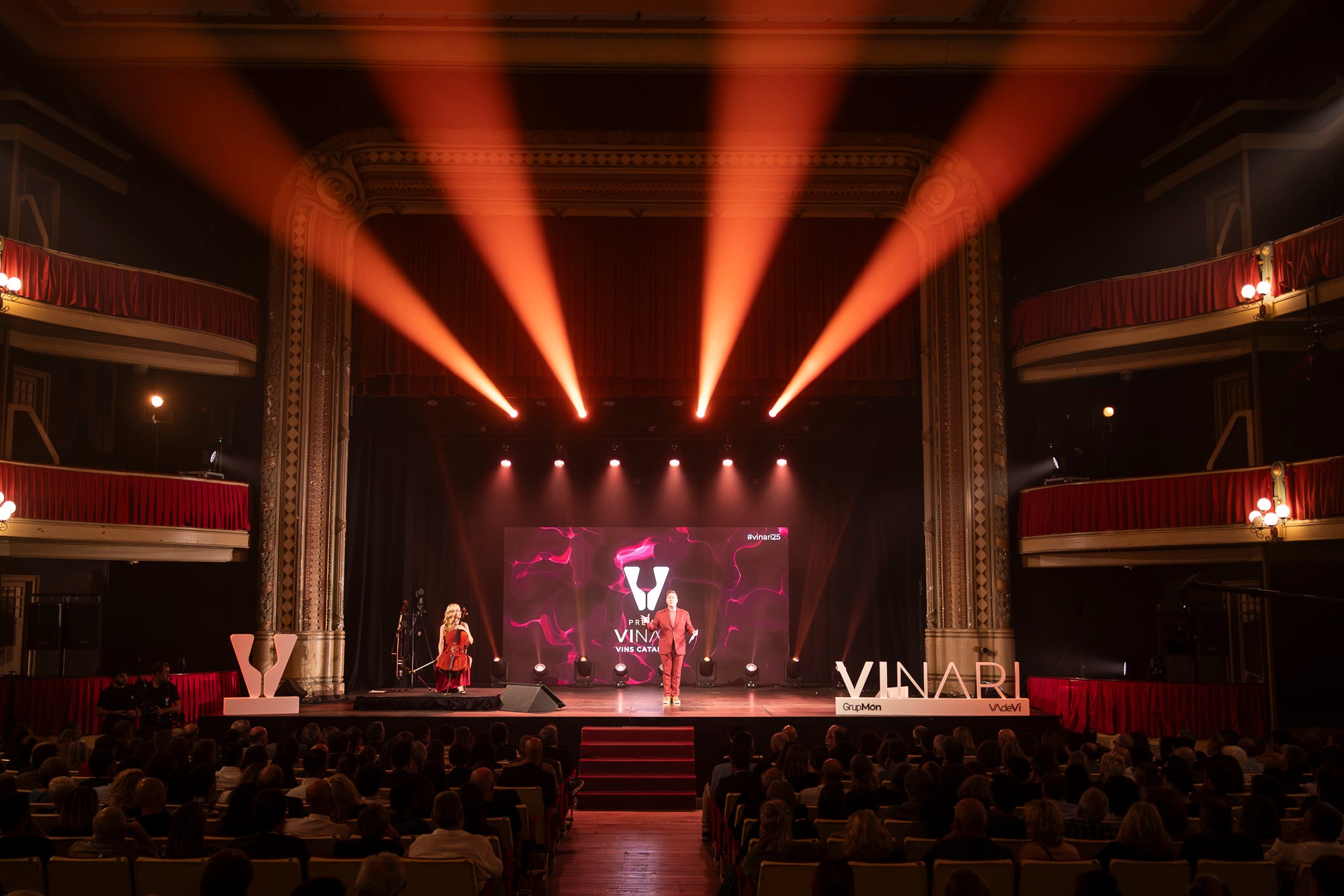 Escenari de la tretzena gala dels Premis Vinari 2025 / Mireia Comas