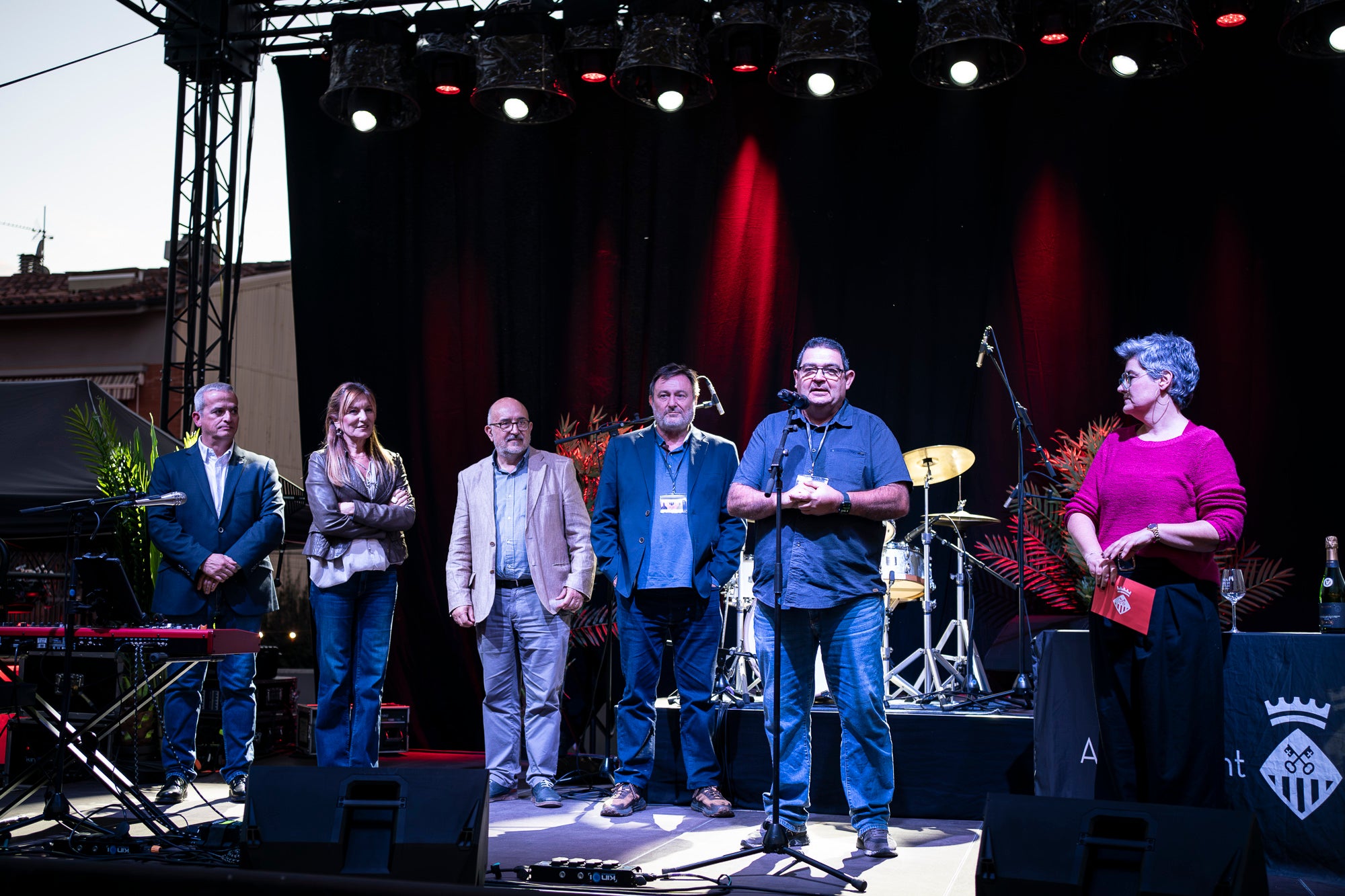 Ana María Martínez, alcaldesa de Rubí; Joan Gené, director del INCAVI; Salvador Cot, editor del Grup Món; y Ramón Roset, director de los Premios Vinari en la inauguración de la Feria del Vino de Rubí / Mireia Comas