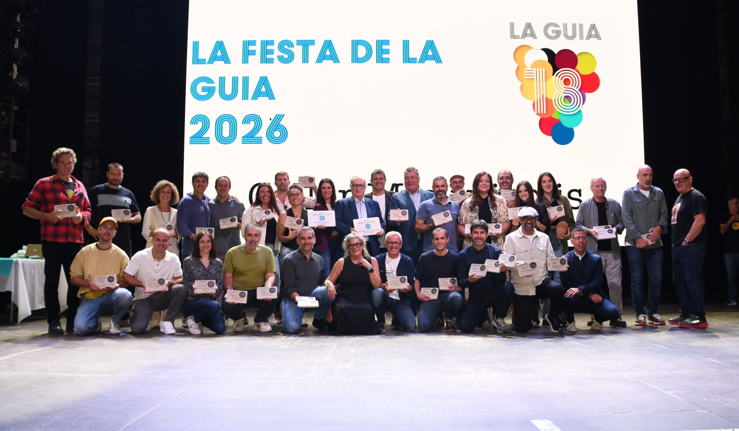 Foto de família dels premiats de la Festa del Vi de la Guia de Vins de Catalunya 2026 / Cedida