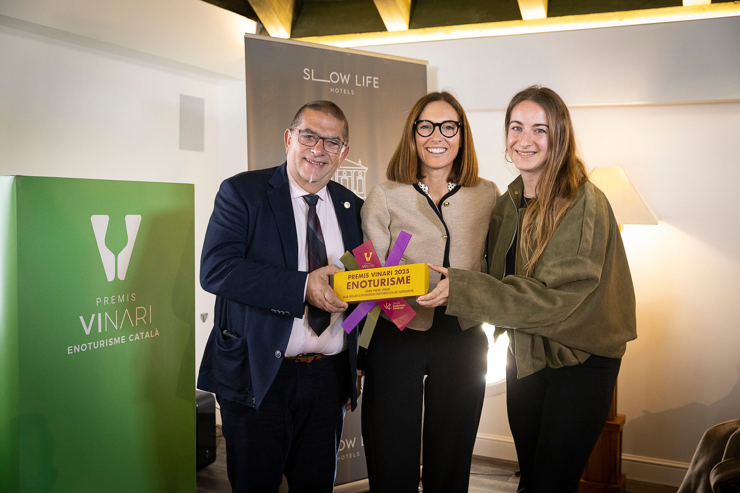 Lliurament dels Premis Vinari Enoturisme Català al celler Montrubí.
20.11.2025, L'avellà

foto: Jordi Play per a Premis Vinari