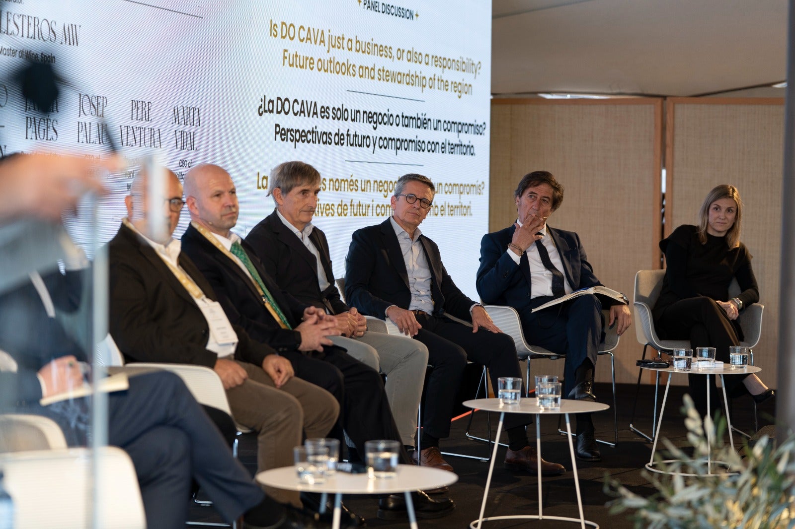 Diverses personalitats i experts juntament amb el president de la DO Cava, Javier Pagés durant la segona edició del Cava Meeting / Cedida