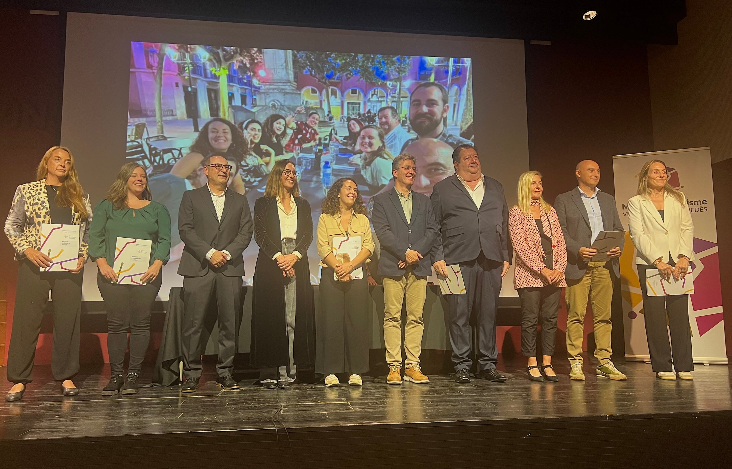 La quarta promoció de Sommelier Professional de l'Escola d'Enoturisme de Catalunya, a Vilafranca del Penedès, ha rebut els diplomes al Vinseum / S.C.