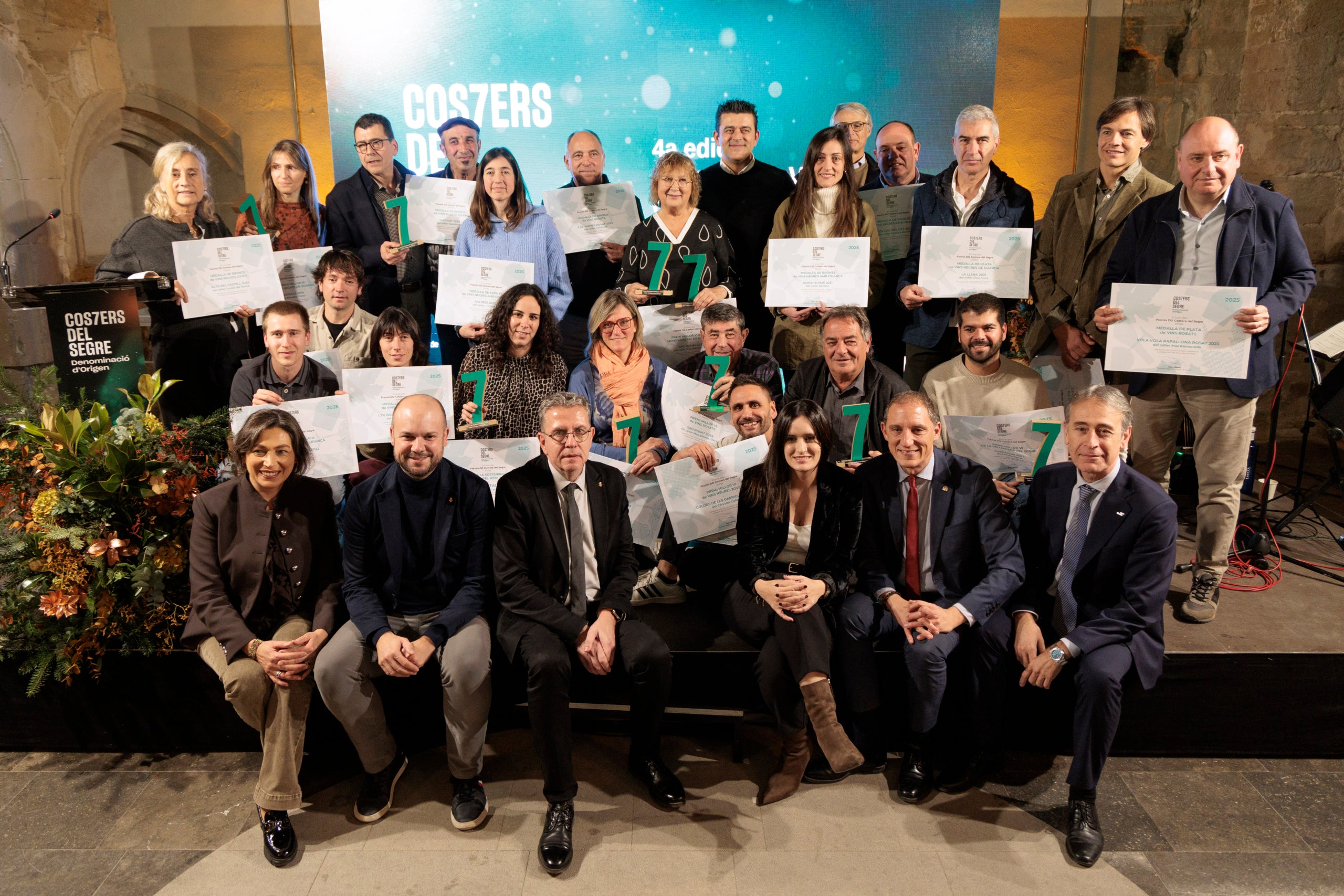 Foto de família de la IV edició del Concurs de Vins de la DO Costers del Segre / Anna Munujos