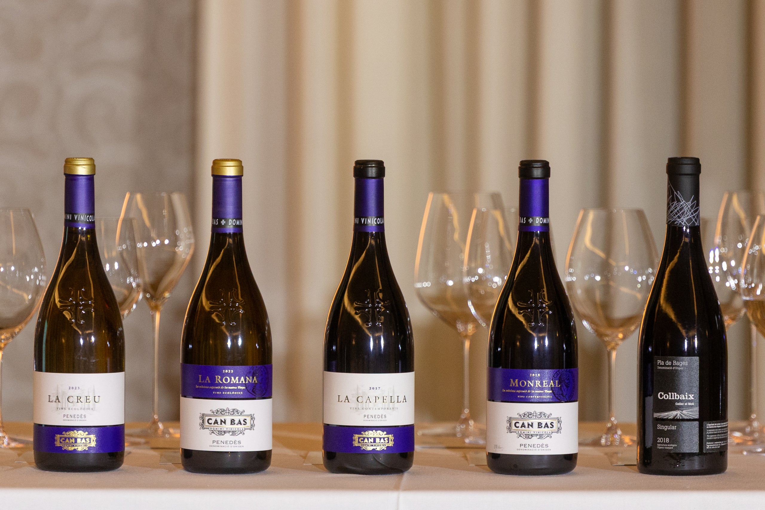 Cinc nous vins s’incorporen a la família de Vins de Finca Qualificada: La Capella, La Creu, La Romana i Monreal, del celler Can Bas (DO Penedès); i Singular Negre, del celler Collbaix (DO Pla de Bages) / Cedida