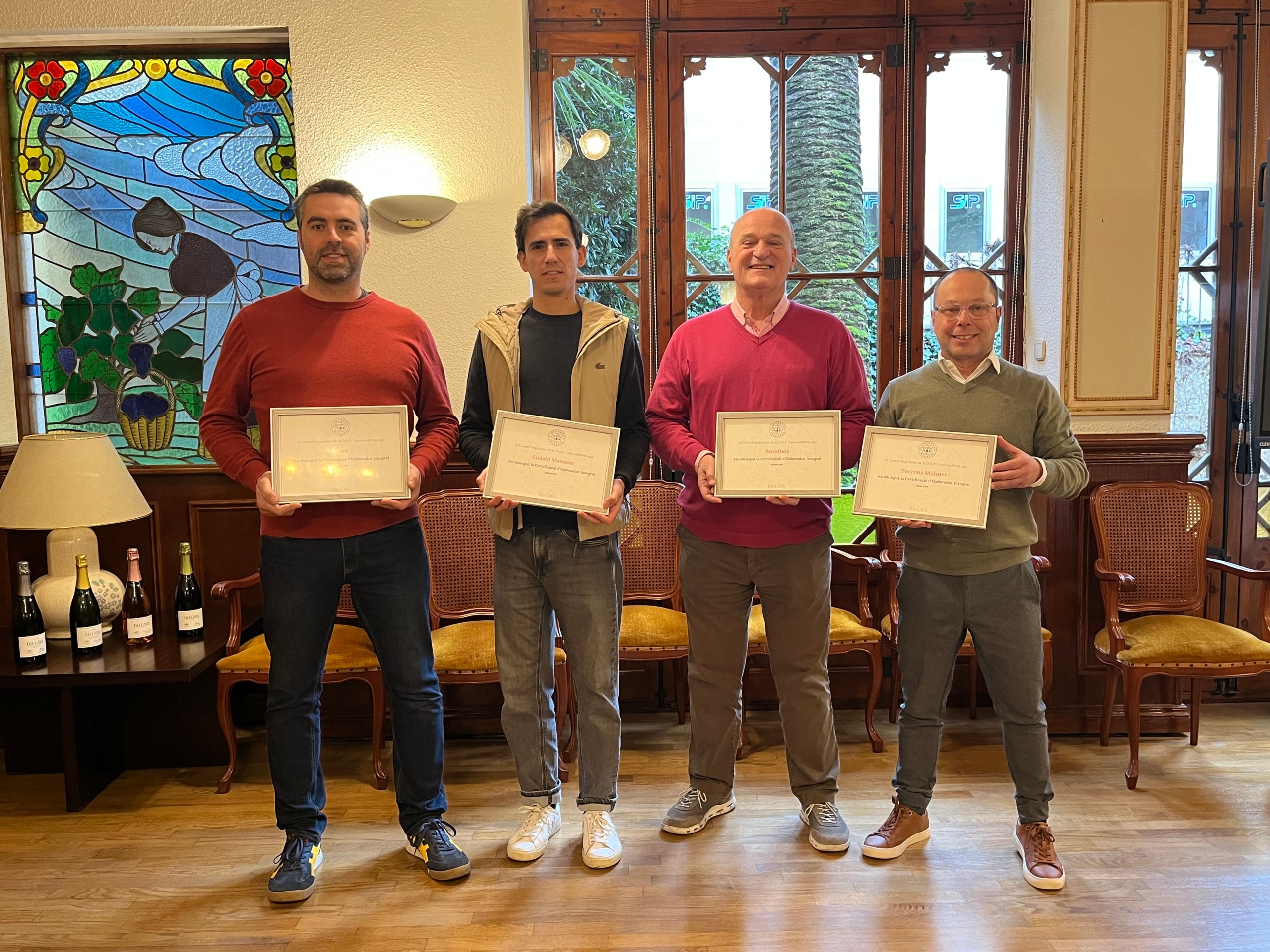 De izquierda a derecha: Xavier Bolet, enólogo y viticultor de Caves Bolet; Oriol Massana, décima generación al frente de Eudald Massana; Josep Cardona, tercera generación al frente de Rovellats, y Xavier Torrens, tercera generación al frente de Torrens Moliner / Cedida