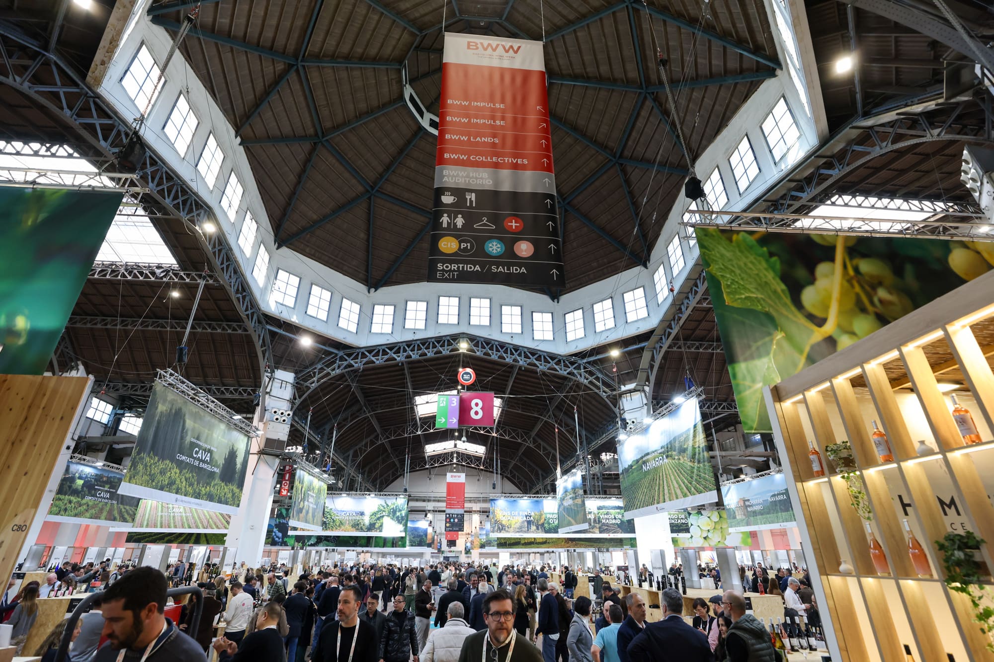 Imatge de l'interior de laFira de Barcelona durant la Barcelona Wine Week 2026 / Cedida