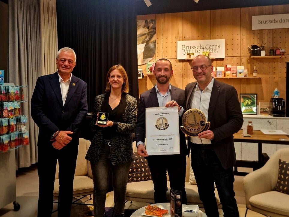 Baudouin Havaux, president del Concours Mondial de Bruxelles; Frederic Galtier, representant del certamen a nivell nacional; Alain Gómez, director tècnic; i Eulàlia Roca, export mànager de Celler Masroig / Cedida