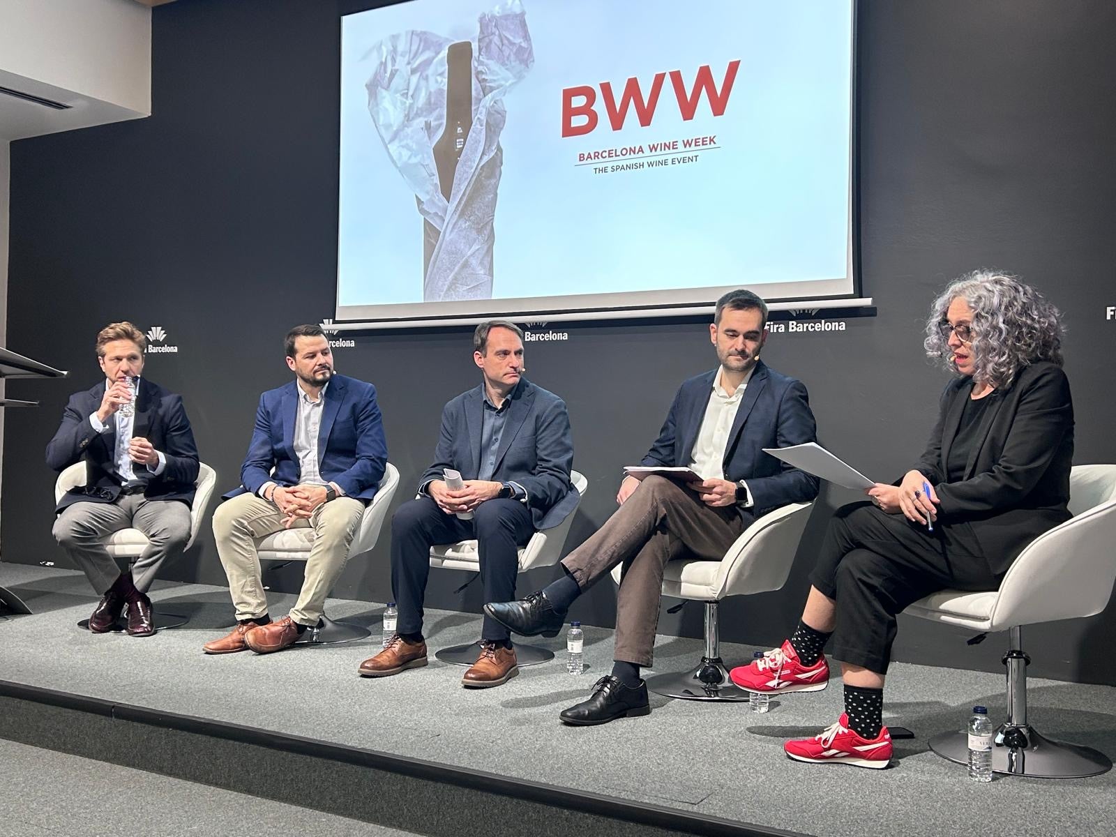 D'esquerra a dreta, Javier Marco (Celler Pradorey), Carlos Tarragona (Spectralgeo), Andrés Sáez (Orisha Agrifood), Alberto García (Federación Catalana del Vino) i Margalida Ripoll / J.G.