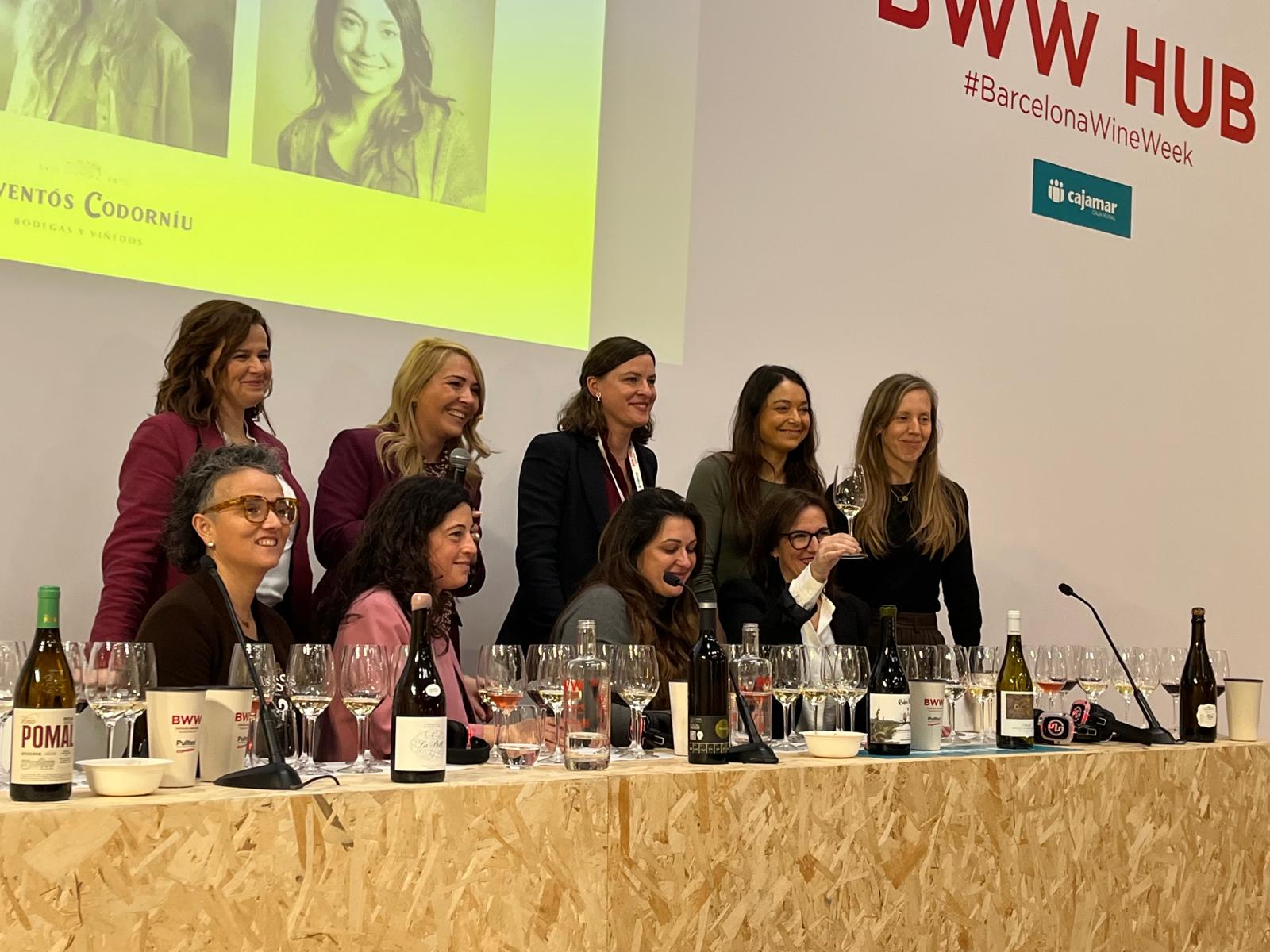 D'esquerra a dreta: Maite Calvo, Meritxell Falgueras, Anne Cannan, Ana Carazo, Laura Tragant, Pilar Salillas, Marta Pedra, Jessica Martín, Adriana Oxoa / J.C.