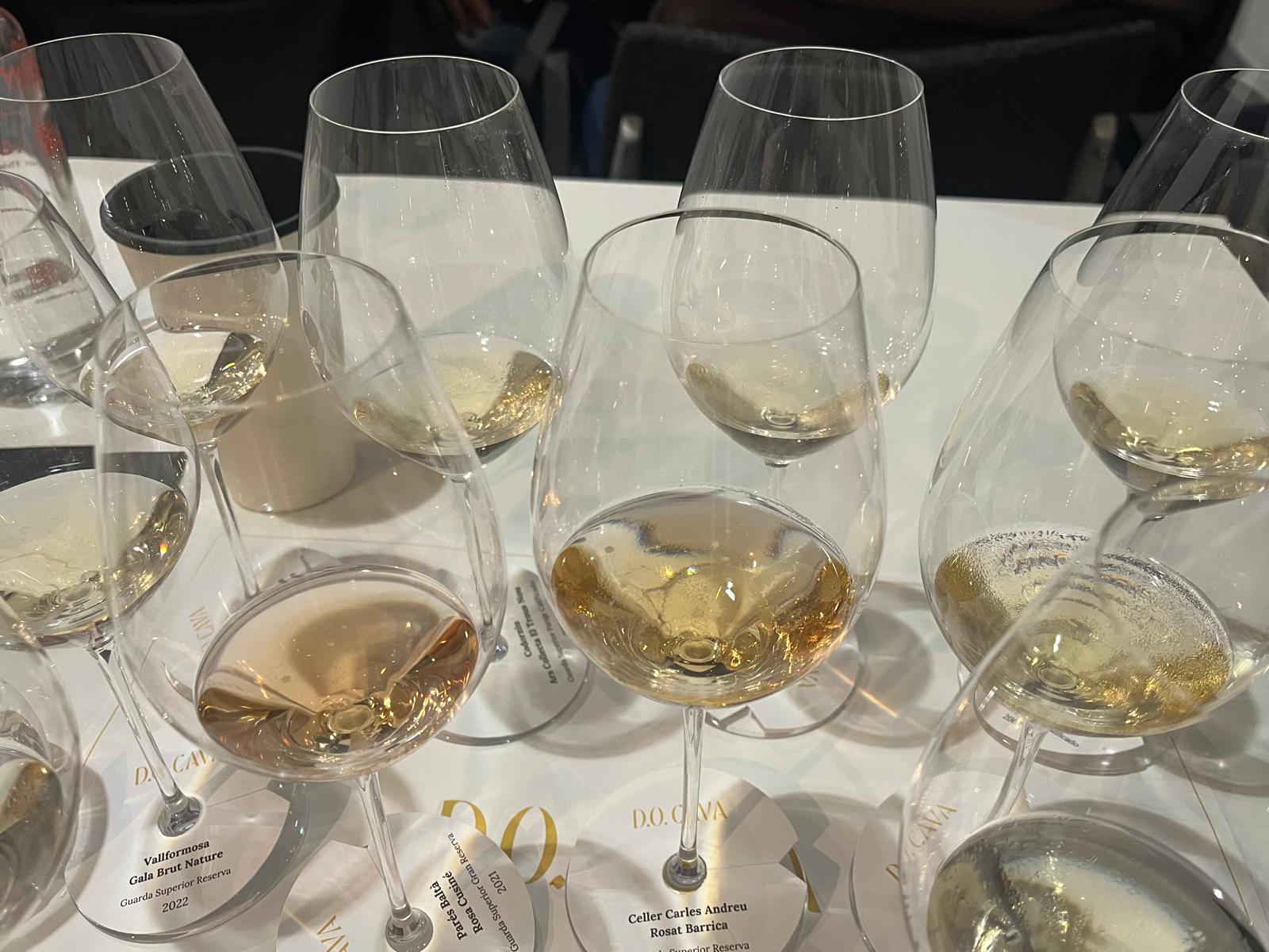 Copes de 10 caves durant el tast de la DO Cava durant la Barcelona Wine Week (BWW) / Cedida