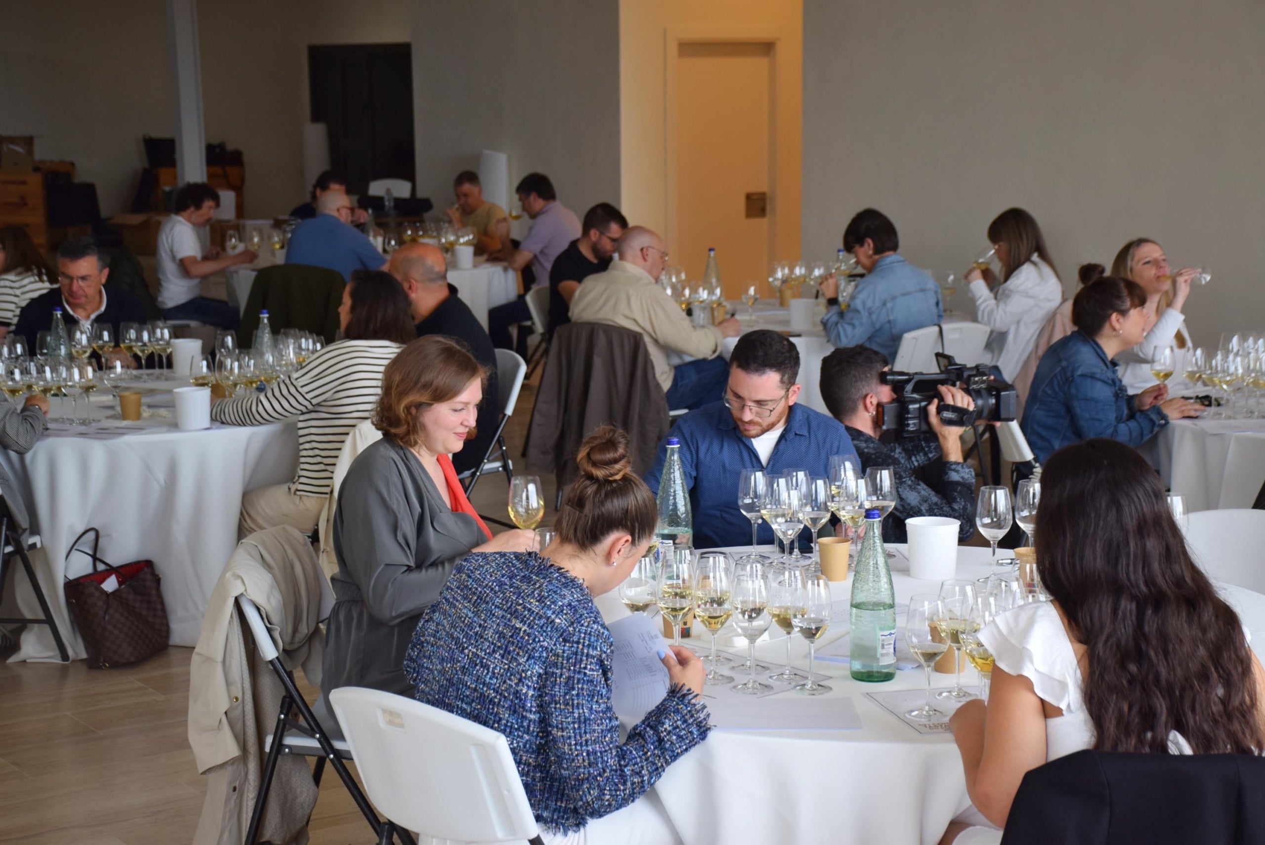 Imatge del tast a cegues d'una edició passada del Concurs Tastavins DO Penedès / Cedida