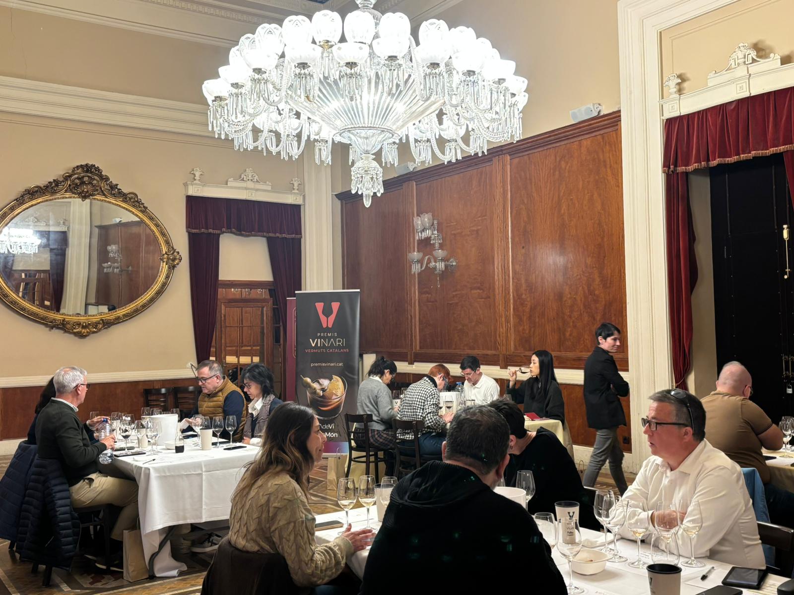 El jurat del tast dels Premis Vinari de Vermuts 2026 al Círcol de Reus