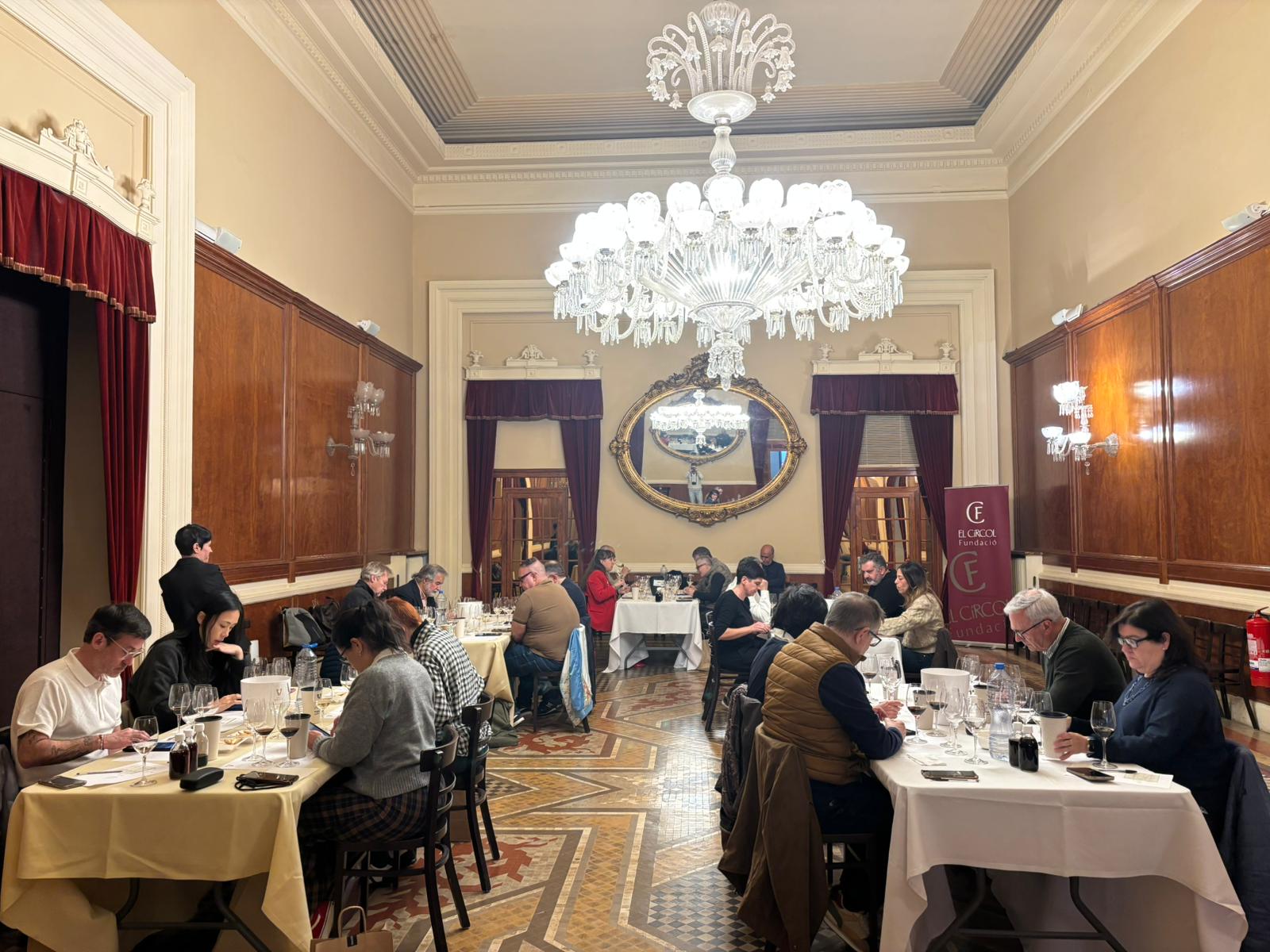 Imatge del jurat del tast dels Premis Vinari de Vermuts 2026 al Círcol de Reus
