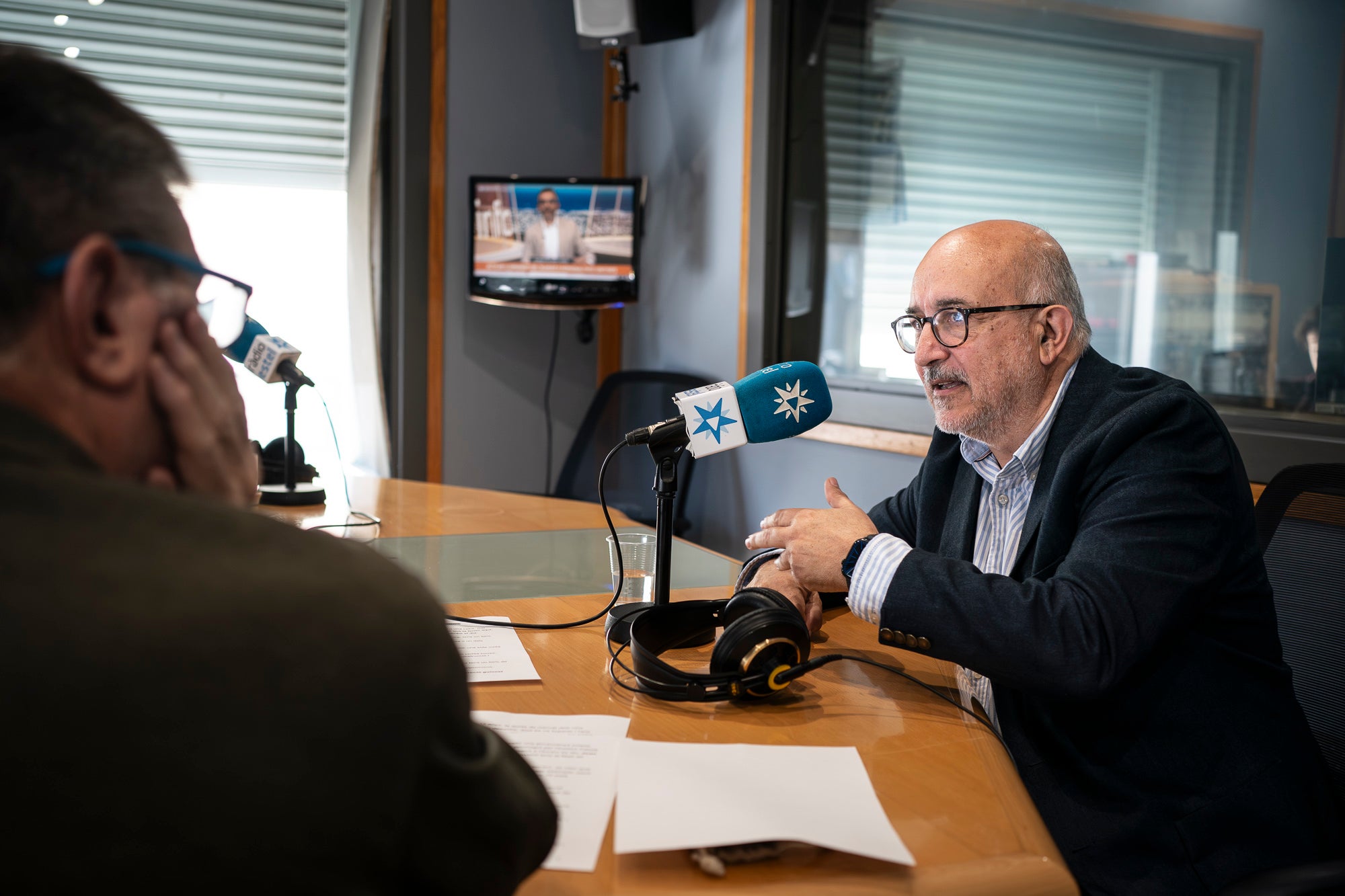 Joan Gené, director de l'INCAVI en una entrevista del director de Vadevi, Salvador Cot a Ràdio Estel / Mireia Comas