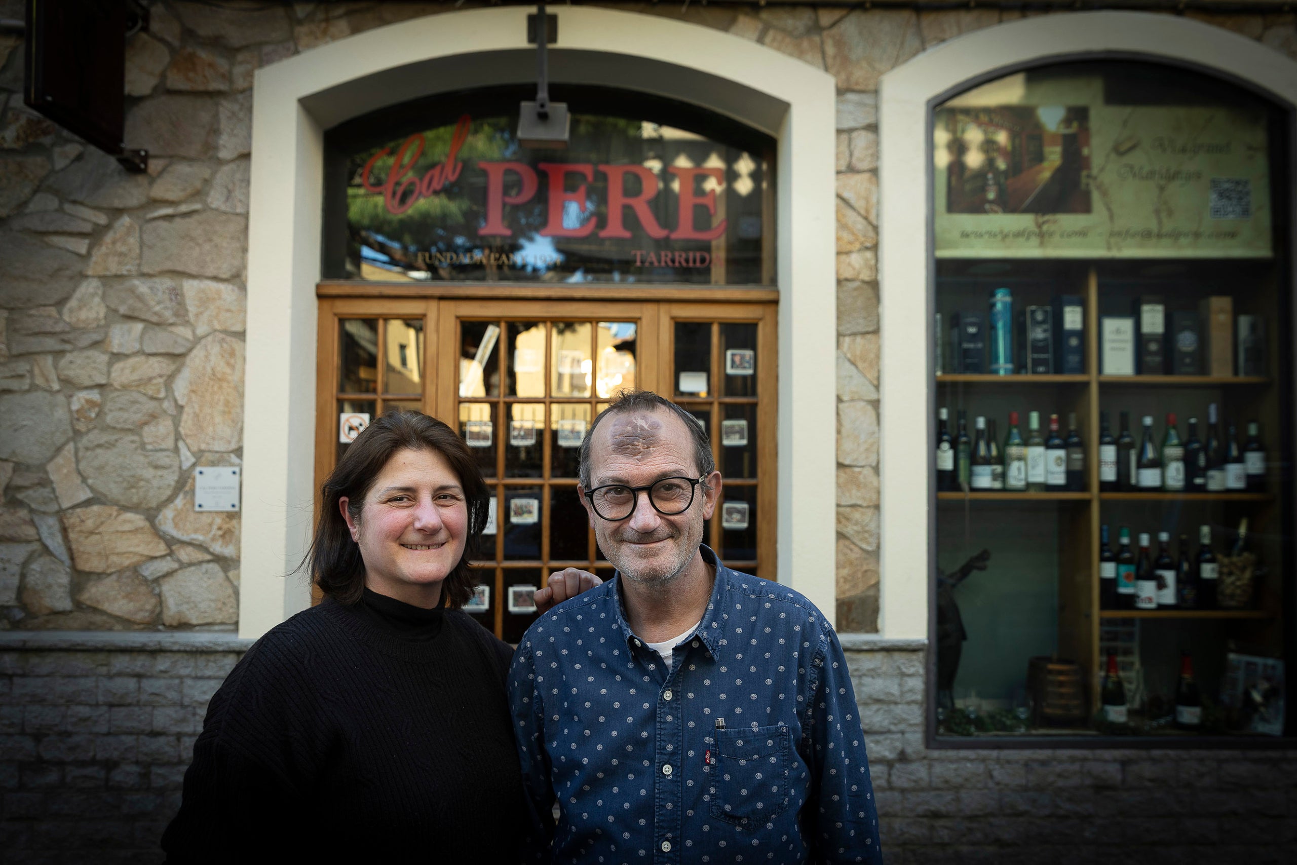 Vermuteria Cal Pere Tarrida, Premio Vinari Mejor Vermutería de Cataluña 2026.
Joffre y Jordina Tarrida, propietarios y sumilleres.
07.04.2026, El Prat de Llobregat
foto: Jordi Play