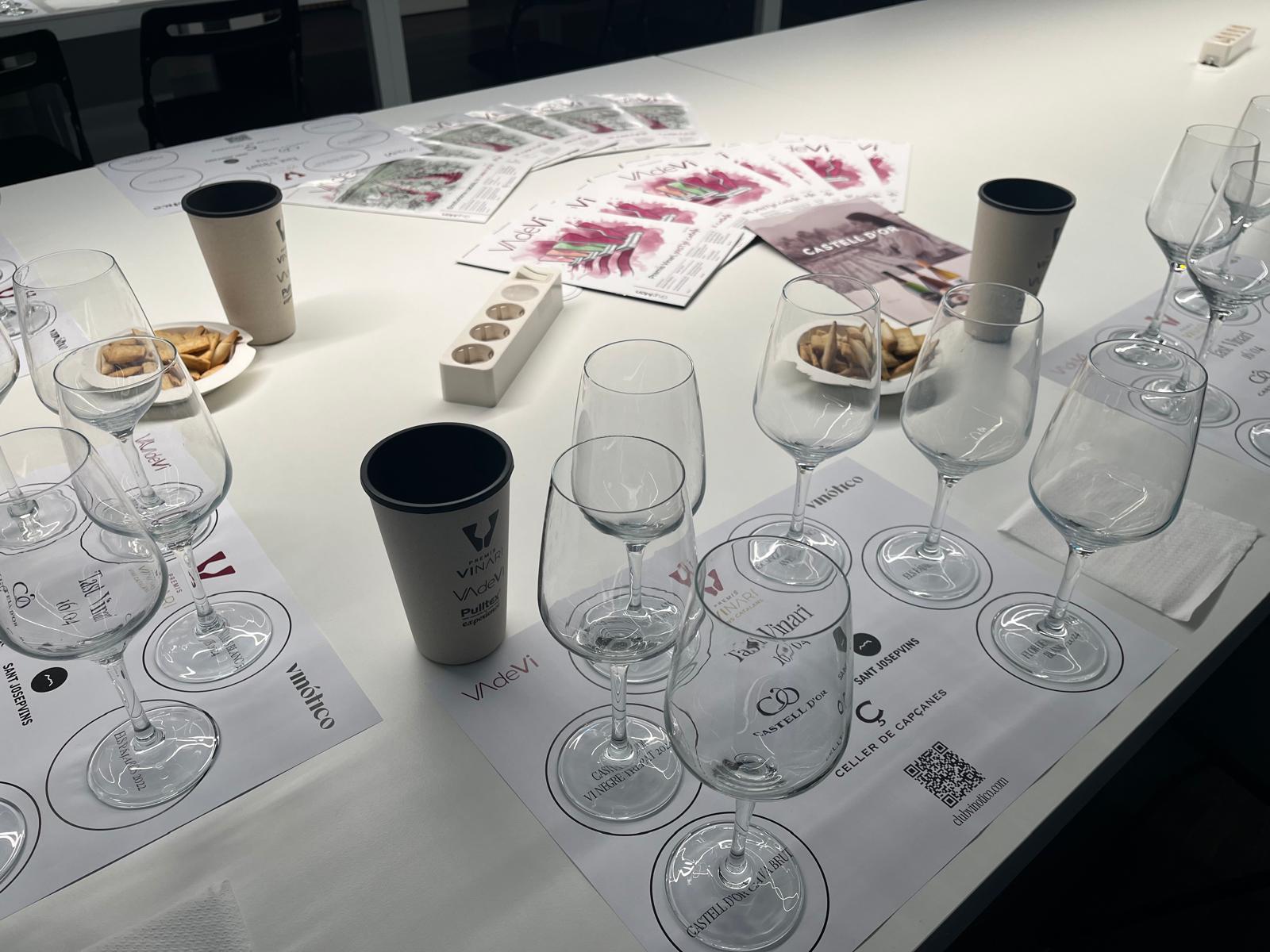 Imagen de la cata exclusiva de Vinótico en la redacción del Grup Món / J.C.