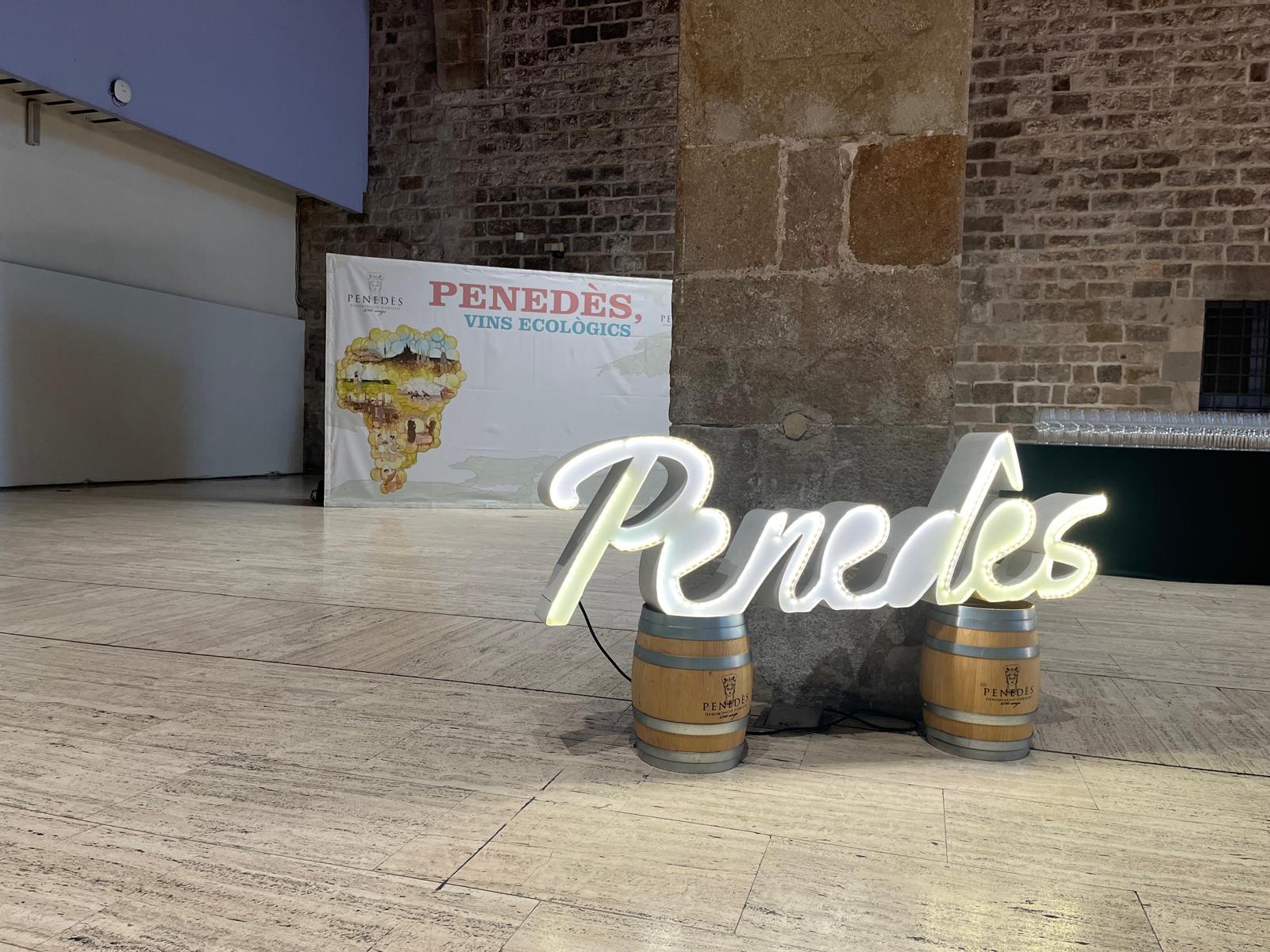 Cartell de la 'Passarel·la Vinícola' de la DO Penedès / J.C.