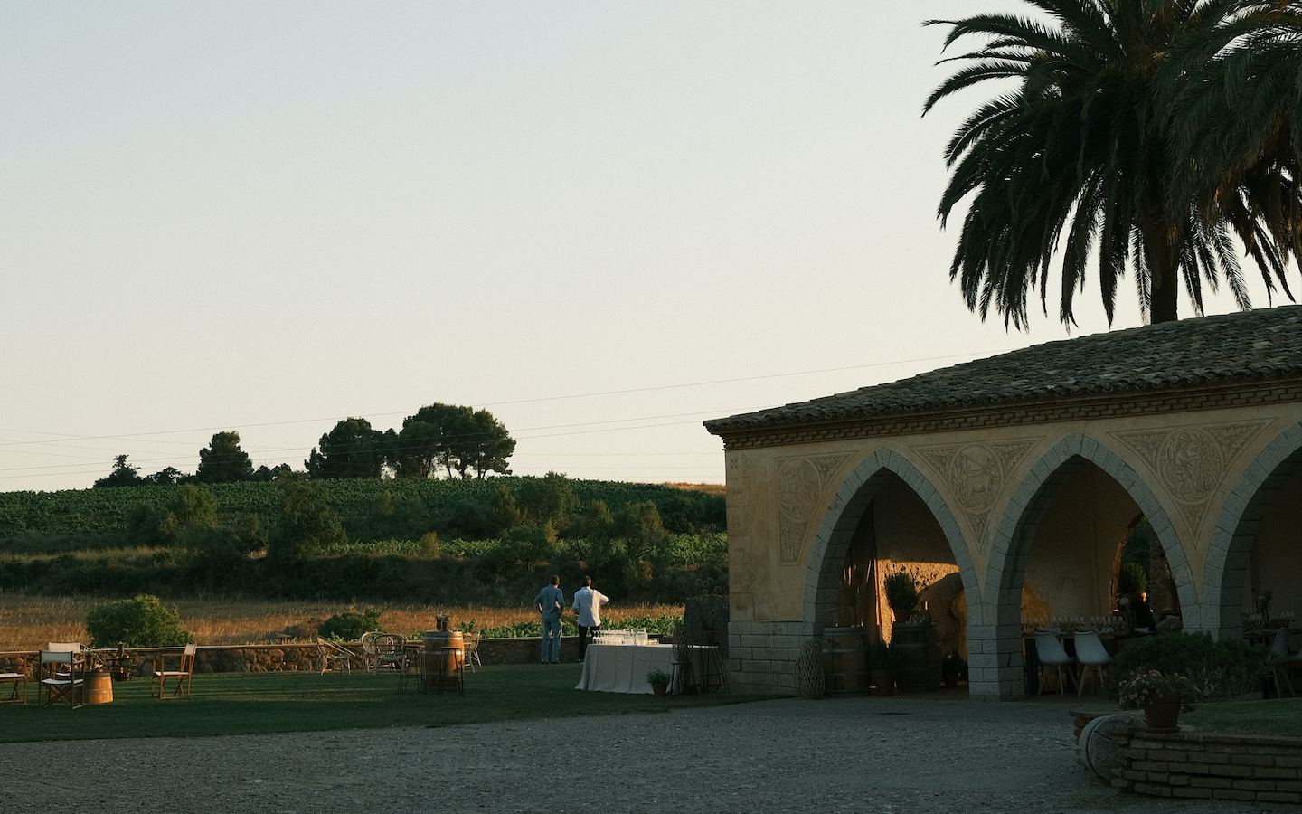 Imagen exterior de parte de la finca de Can Feixes, de la bodega Huguet de Can Feixes / Cedida por la bodega