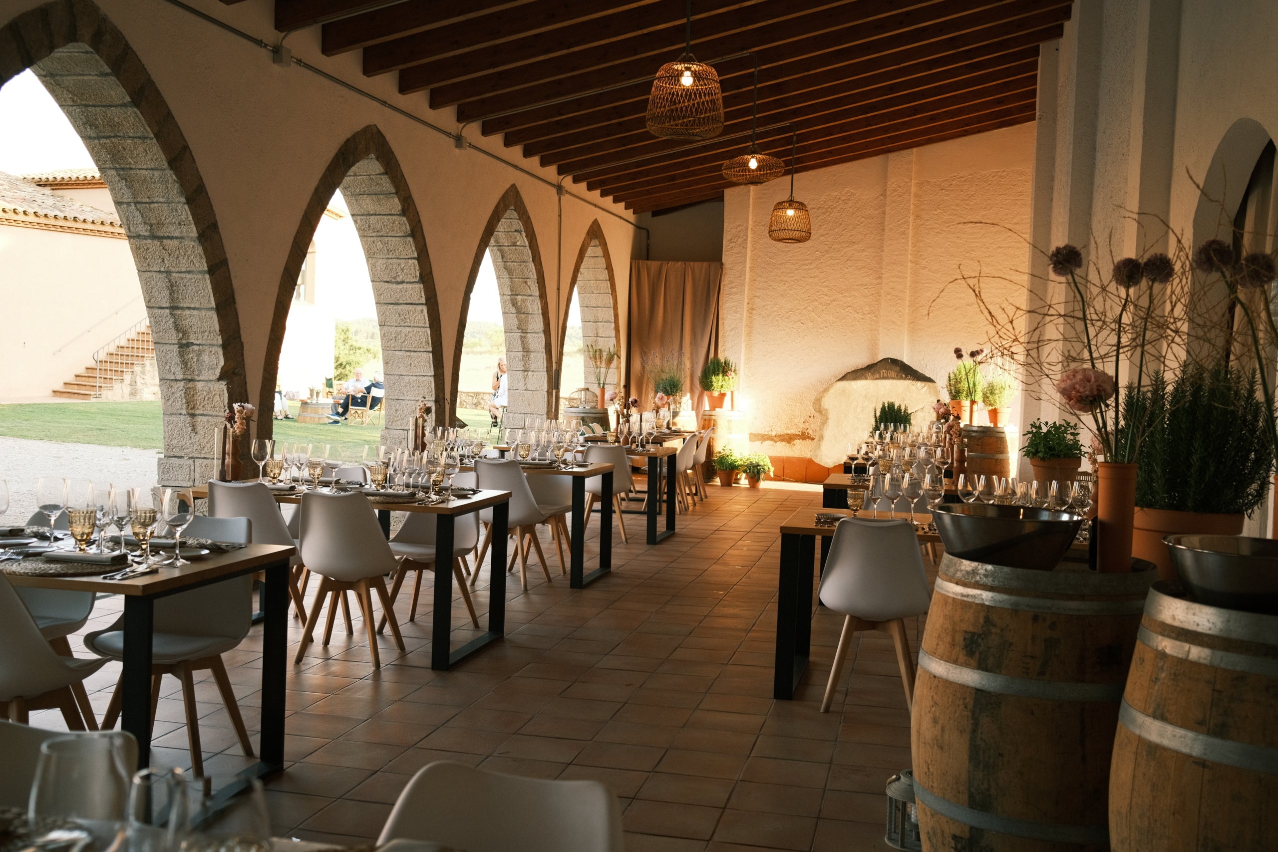 La decoració del sopar gastronòmic de Corpinnat a la finca de Can Feixes, del celler Huguet de Can Feixes / Cedida pel celler