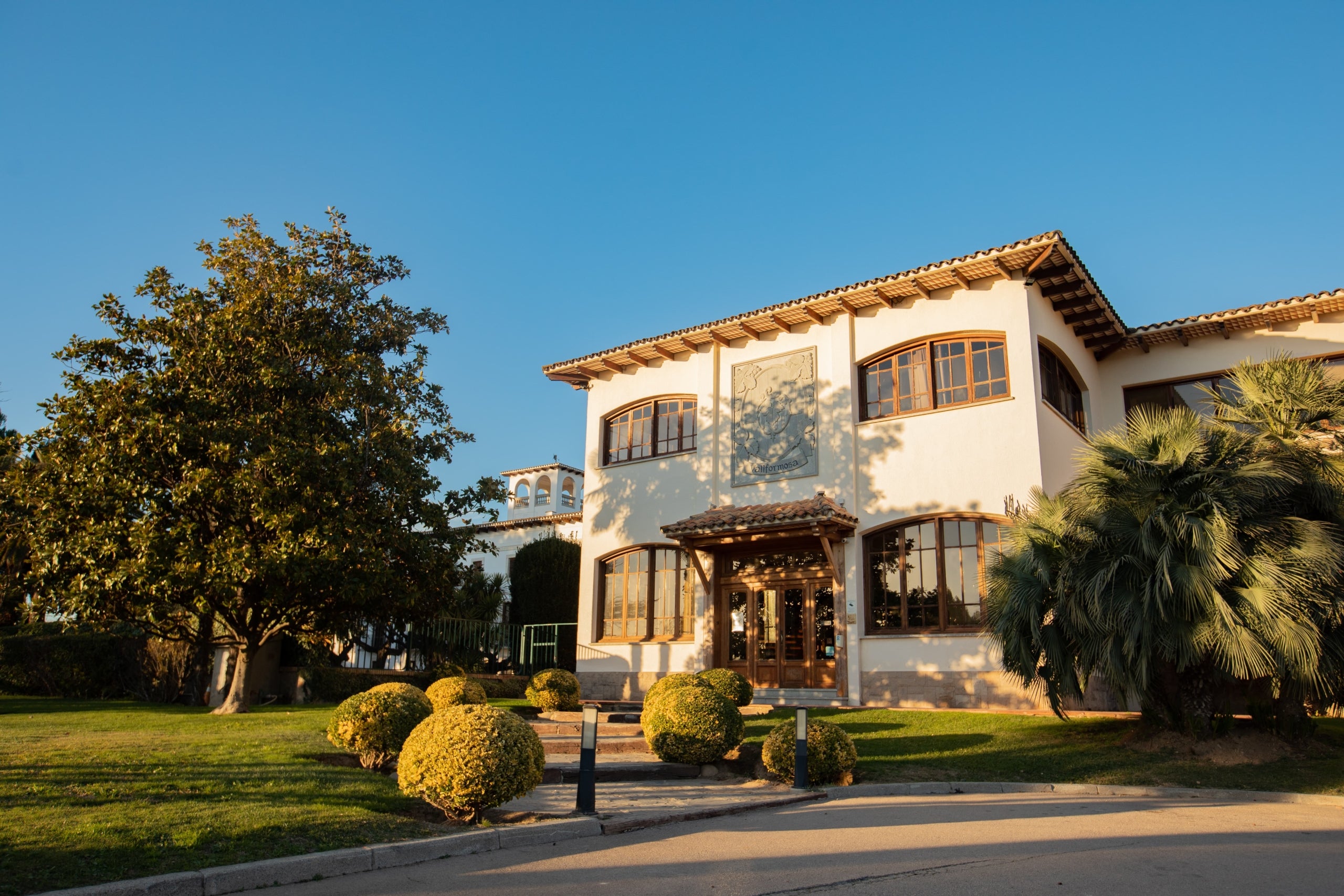 Fachada de la bodega Vallformosa / Cedida