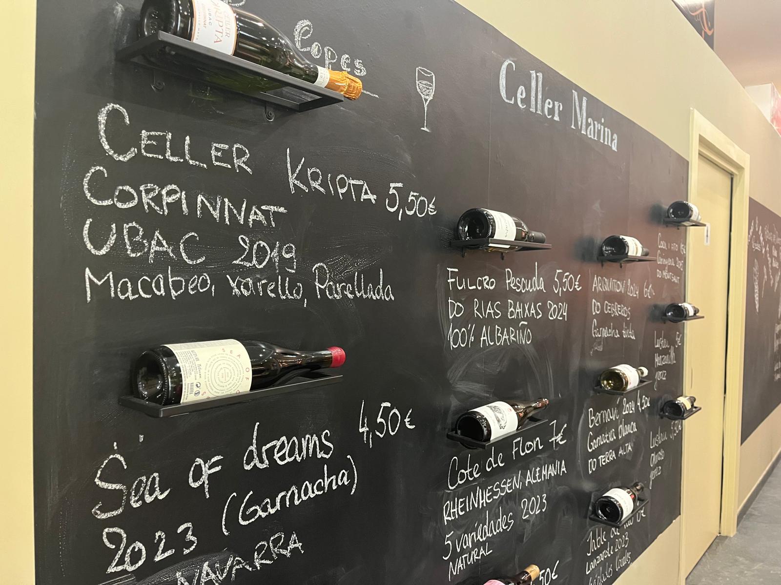 Selecció de vins a copes que es poden beure al Celler Marina / J.C.