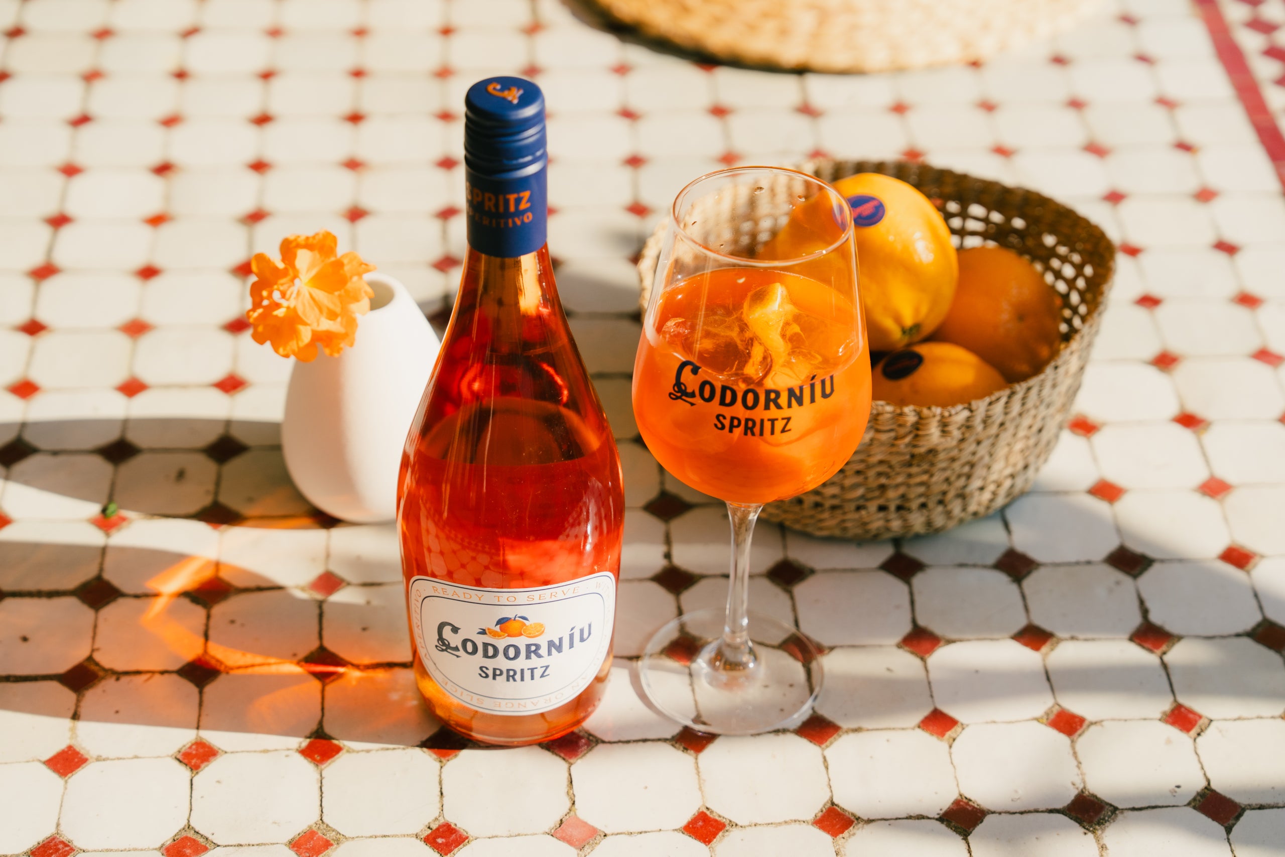 Imatge de l'ampolla del nou aperitiu de Codorníu, Codorníu Spritz / Cedida