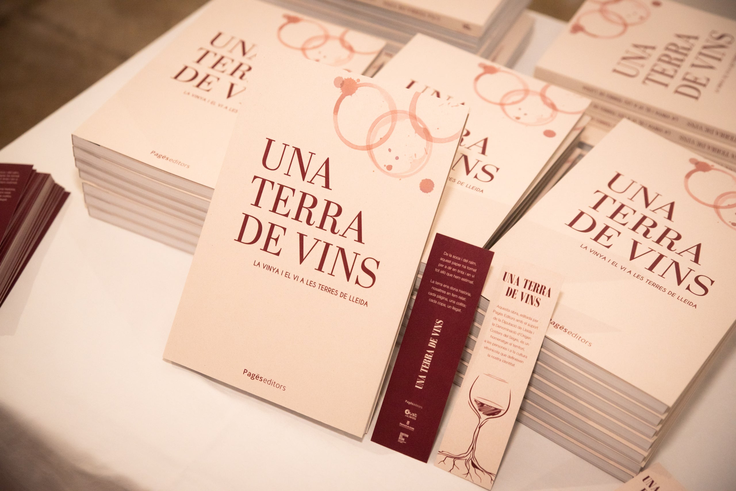 El llibre ‘Una terra de vins’, impulsat per la Diputació de Lleida / Cedida
